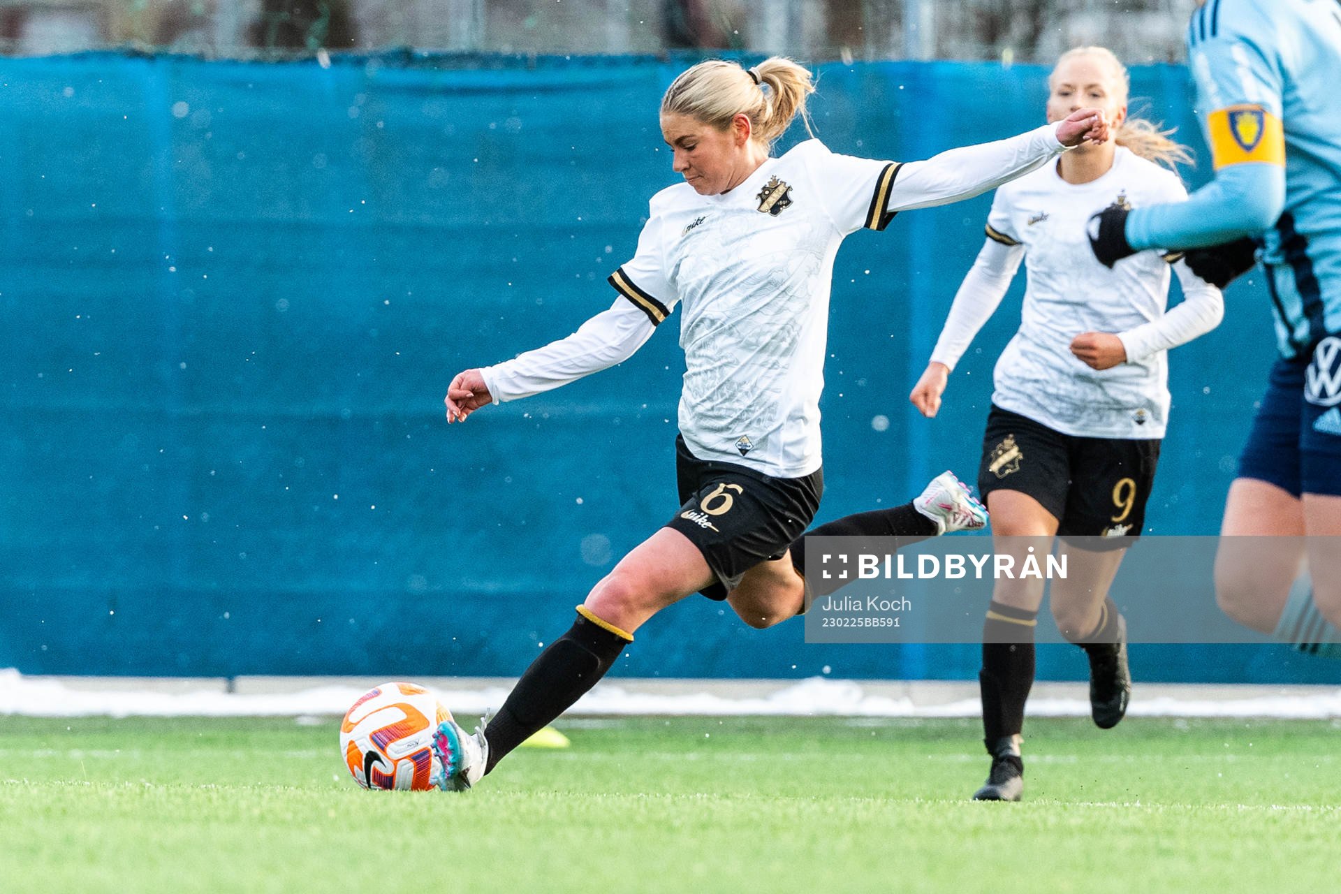 AIKs Wilma Ljung Klingwall under fotbollsmatchen i Svenska Cupen mellan AIK och Djurgården den 25 februari 2023 i Stockholm. 