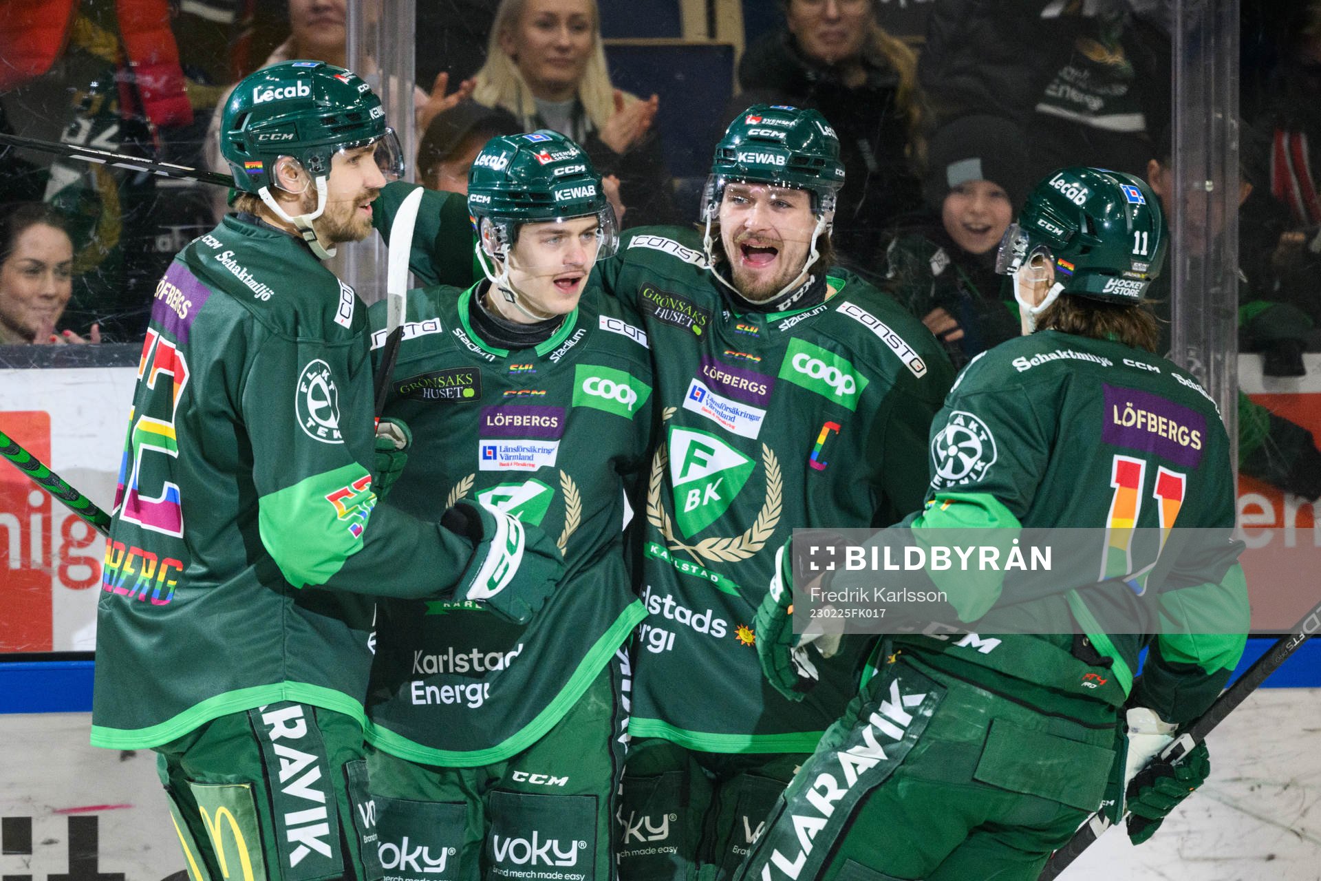 Färjestads Lucas Forsell jublar med lagkamrater