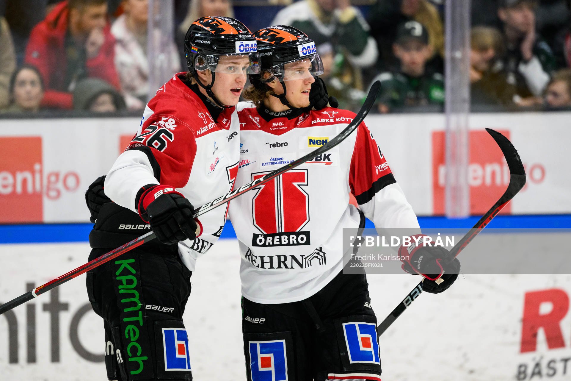 Örebros Elias Pettersson och Marcus Hardegård jublar