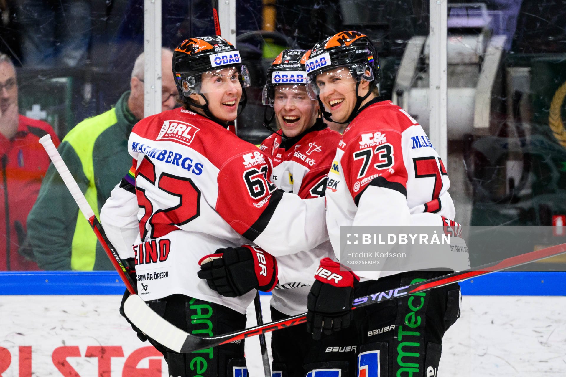 Örebros Elias Ekström jublar med lagkamrater