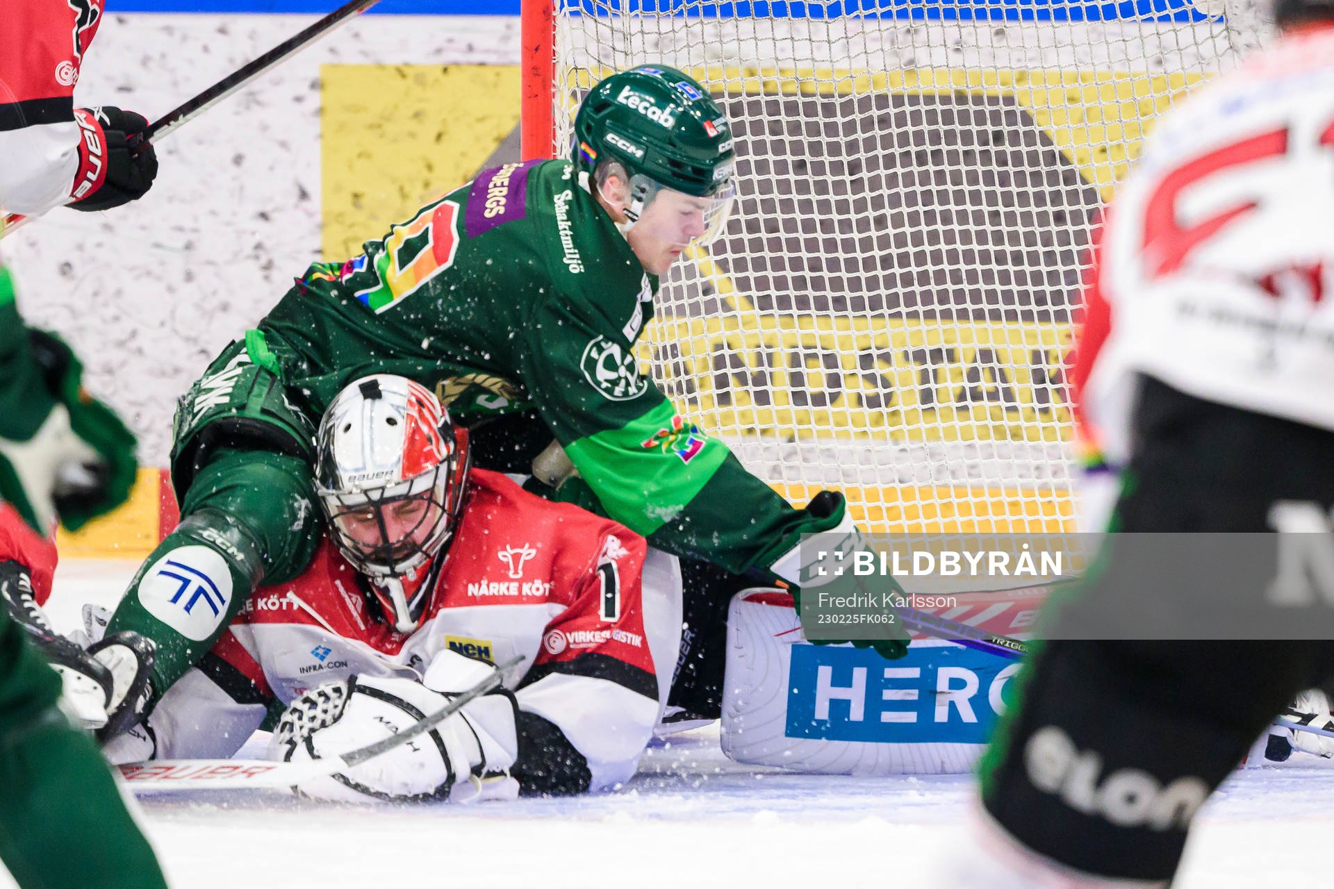 Färjestads Lucas Forsell och Örebros målvakt Jhonas