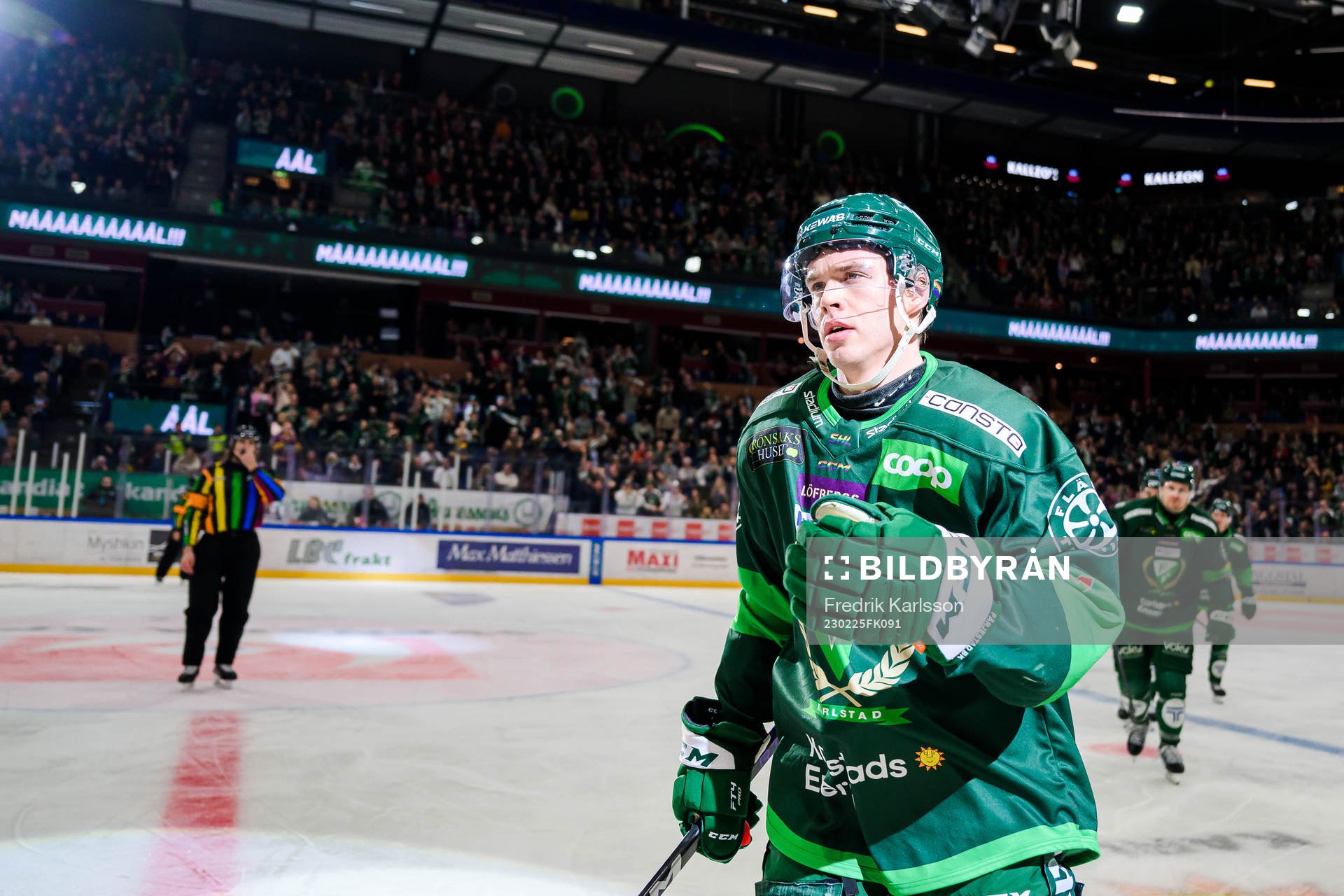 Färjestads Oscar Lawner jublar