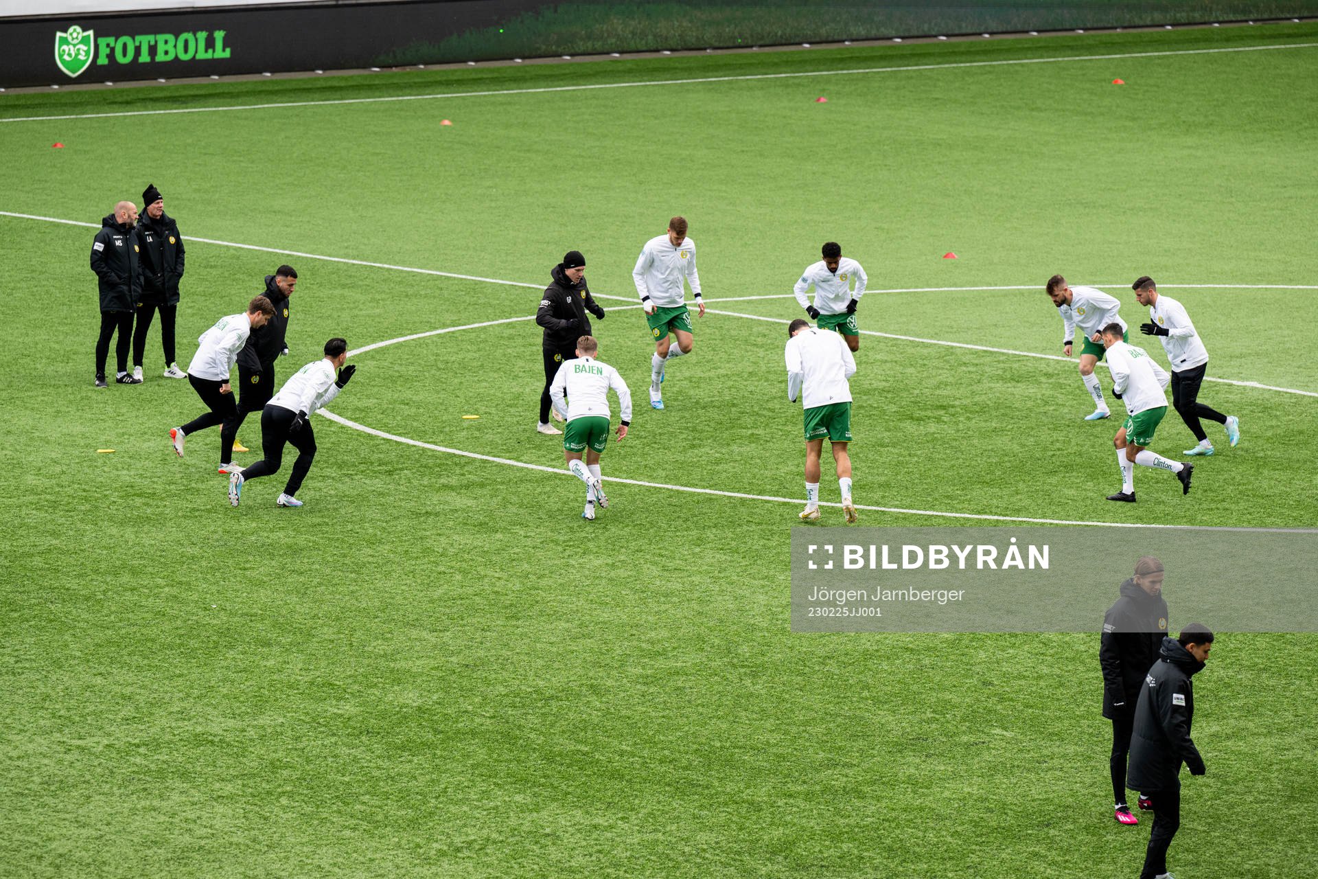 Hammarbys spelare värmer upp