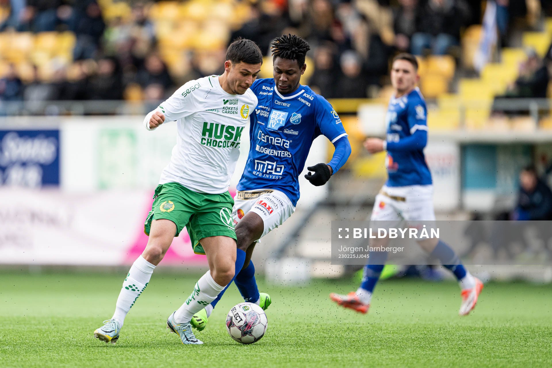Hammarbys Alper Demirol och Norrbys Henry Atola