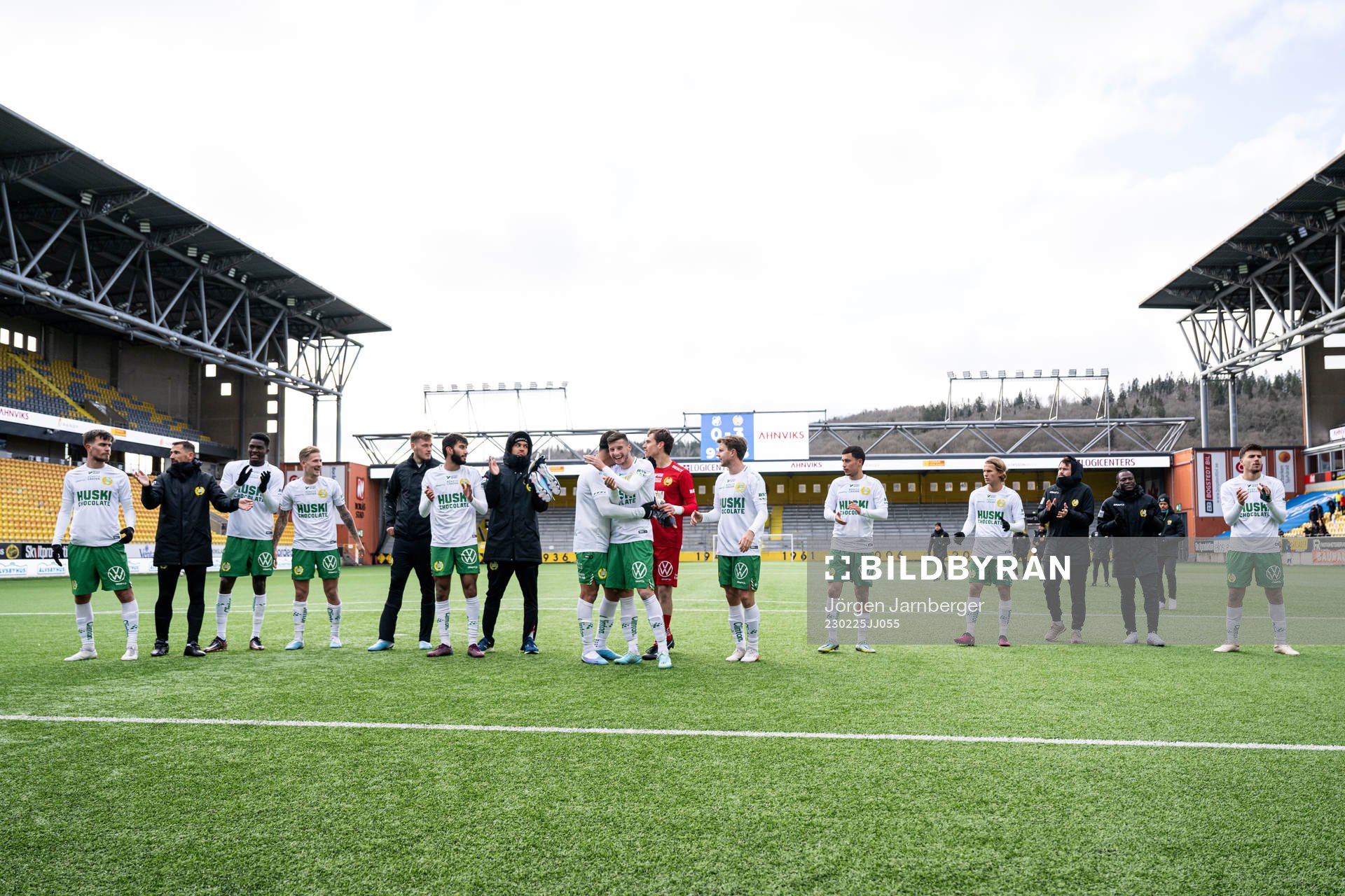 Hammarbys spelare tackar supportrarna