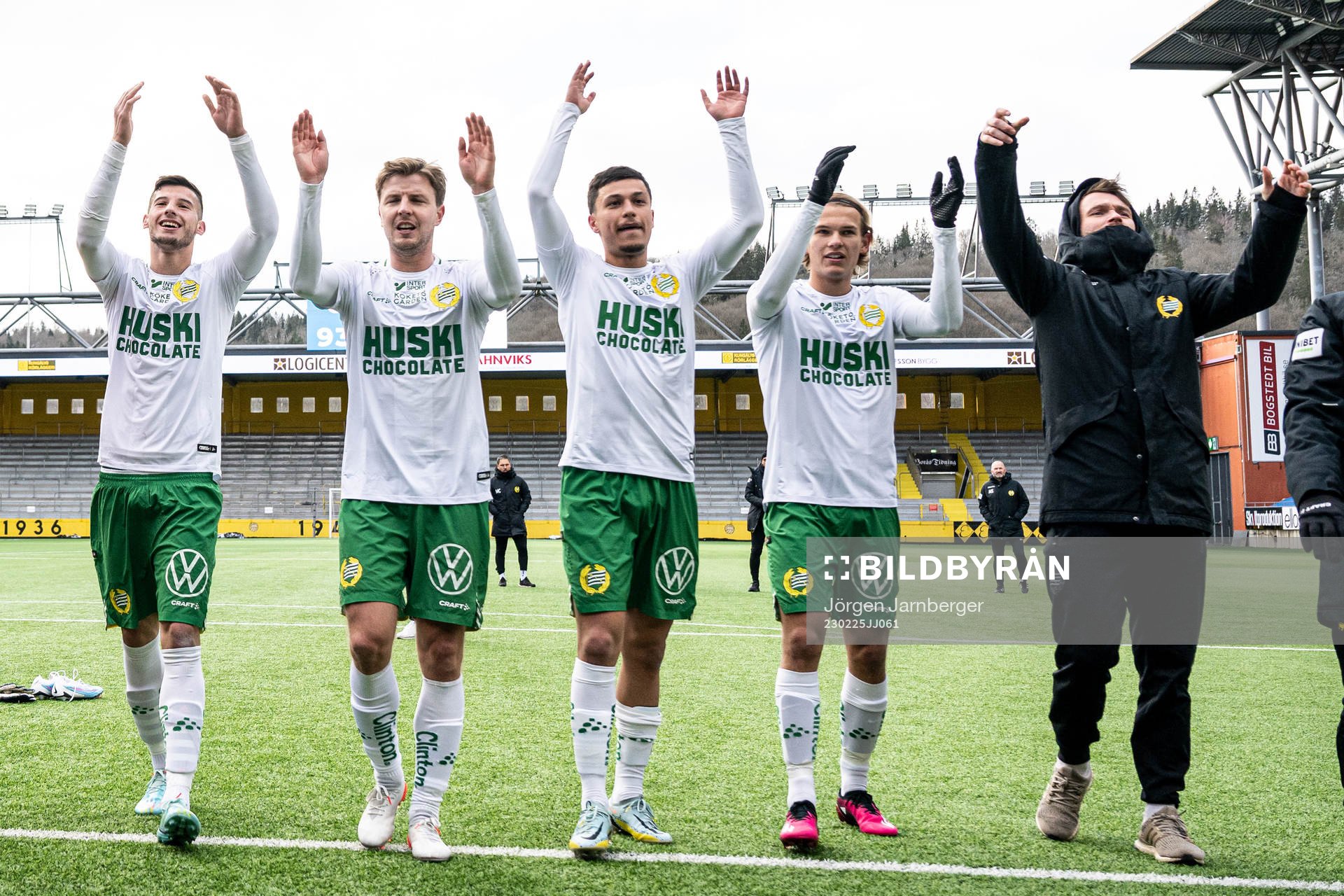 Hammarbys spelare tackar supportrarna