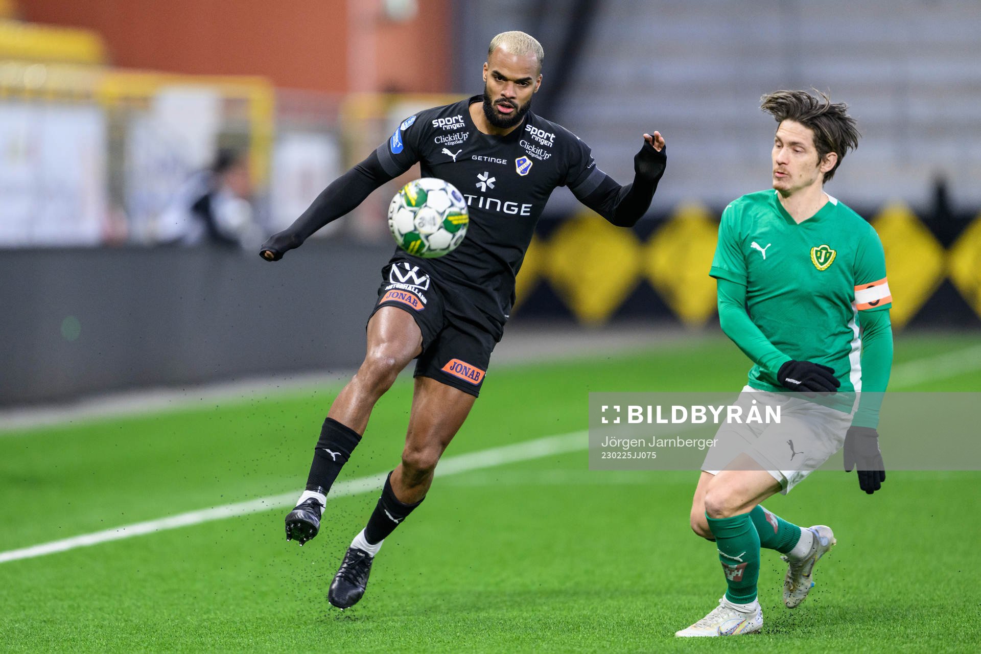 Halmstads Phil Ofosu-Ayeh och Emirhan Gecer Robin Book
