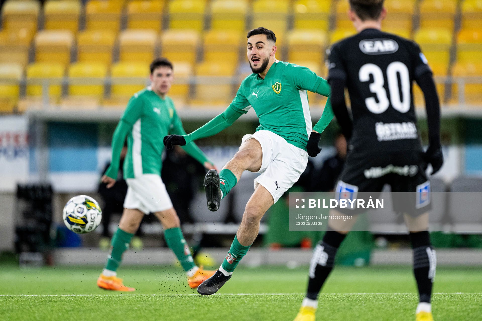 Jönköpings Södras Marwan Baze under fotbollsmatchen i Svenska Cupen mellan Halmstad och Jönköpings Södra den 25 februari 2023 i Borås.