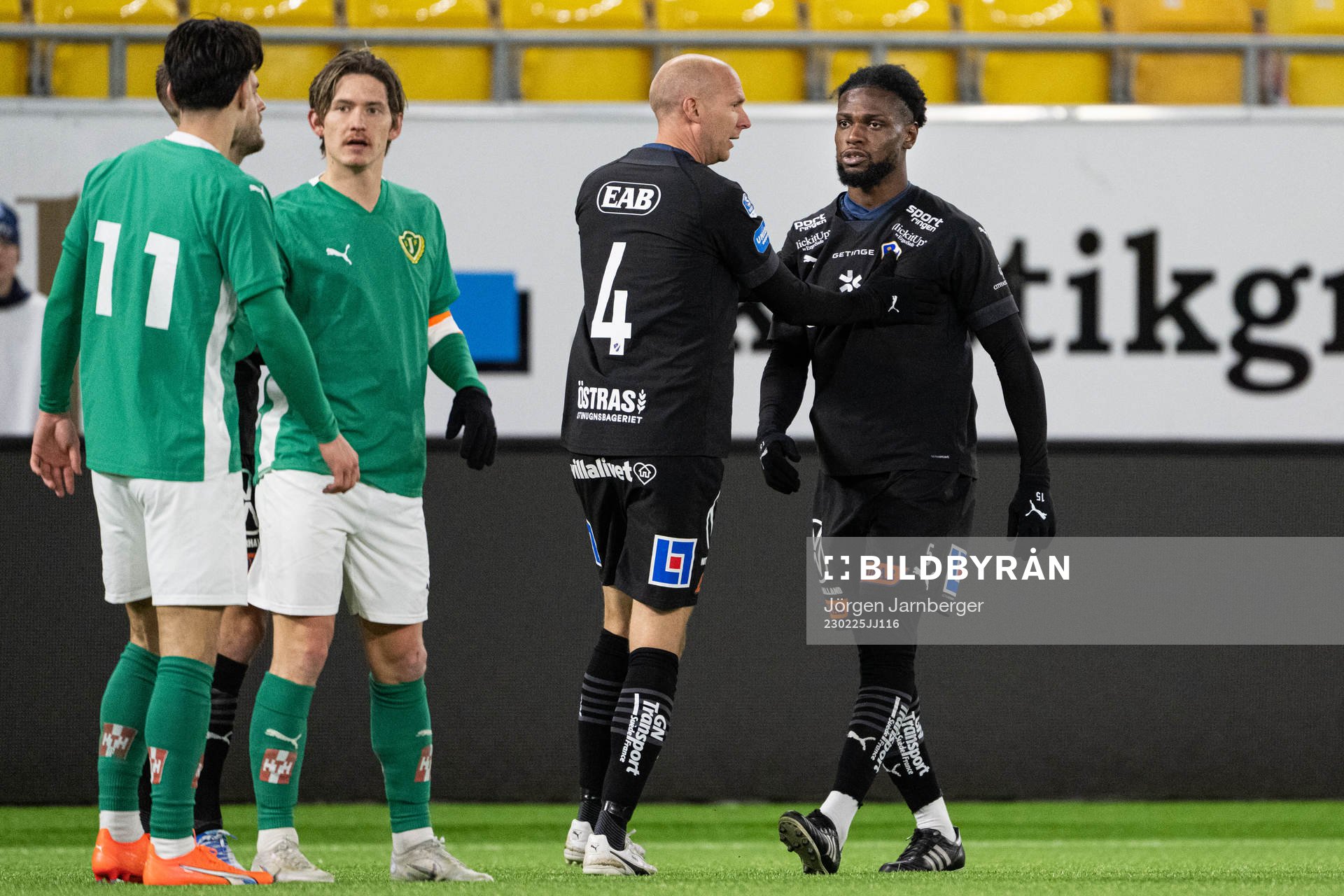 Halmstads Joseph Baffoe reagerar