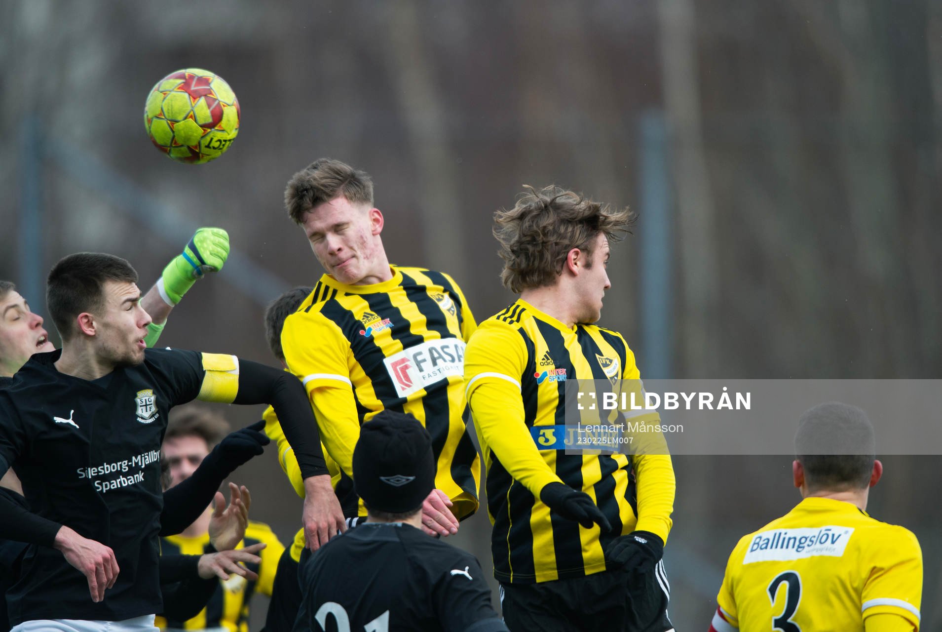 IFK Hässleholms Axel Henriksson i träningsmatchen mellan IFK Hässleholm och Sölvesborg i Hässleholm 25 februari 2023.