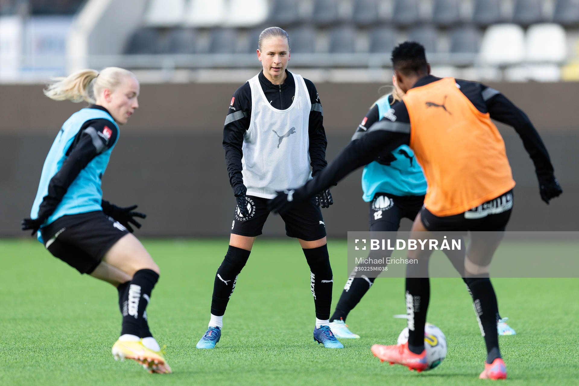 Häckens Filippa Curmark innan fotbollsmatchen i Svenska