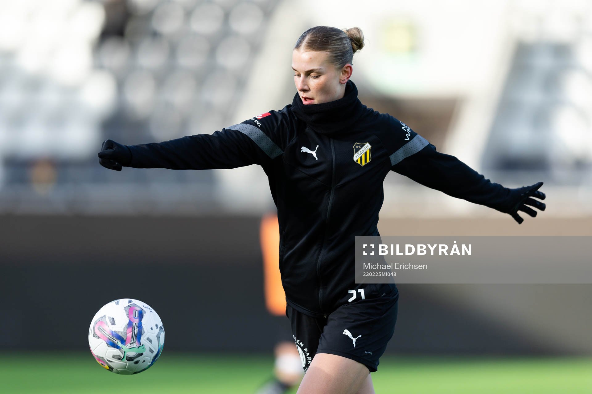 Häckens Dilja Zomers innan fotbollsmatchen i Svenska Cupen