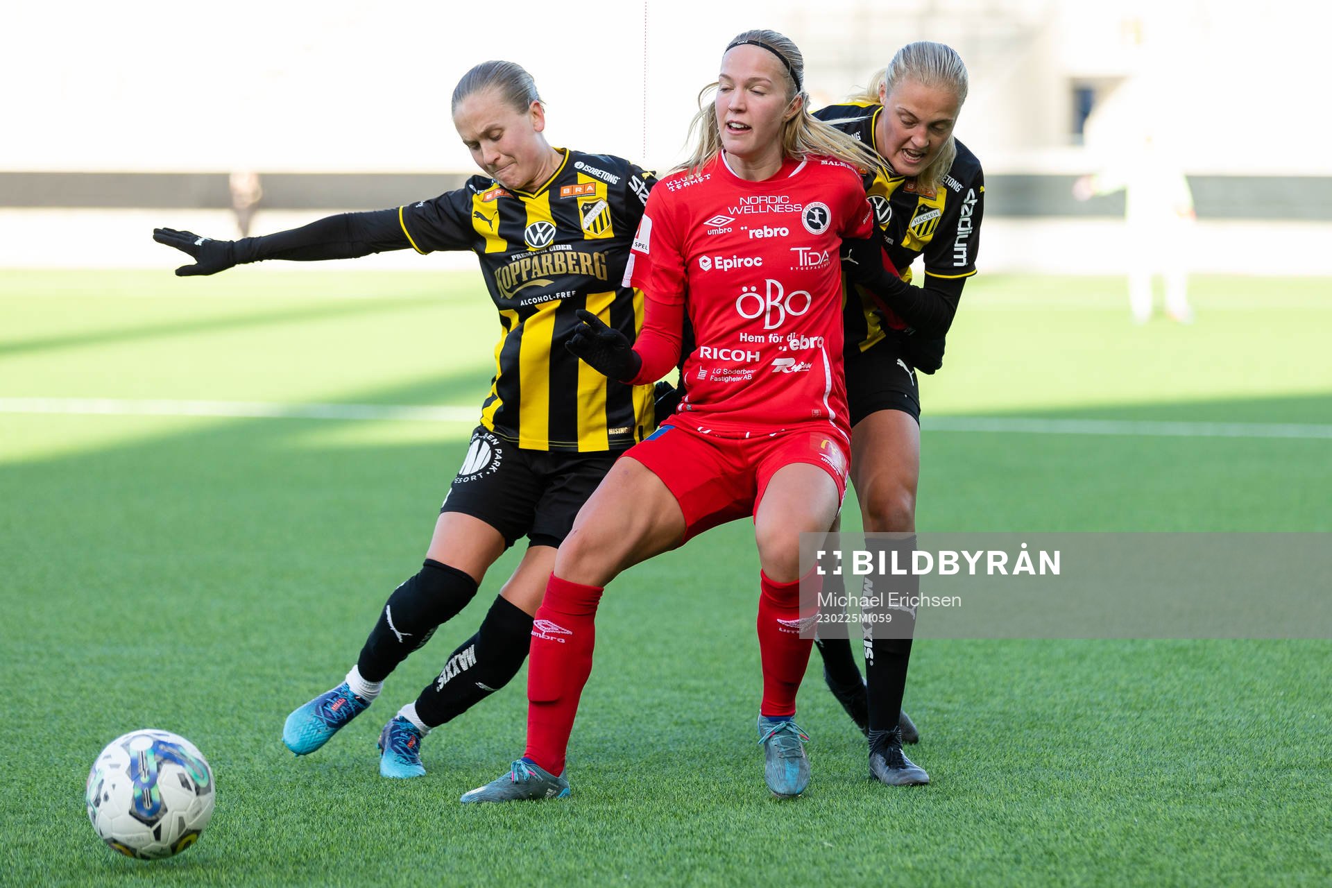 Häckens Filippa Curmark och Elma Junttila Nelhage mot