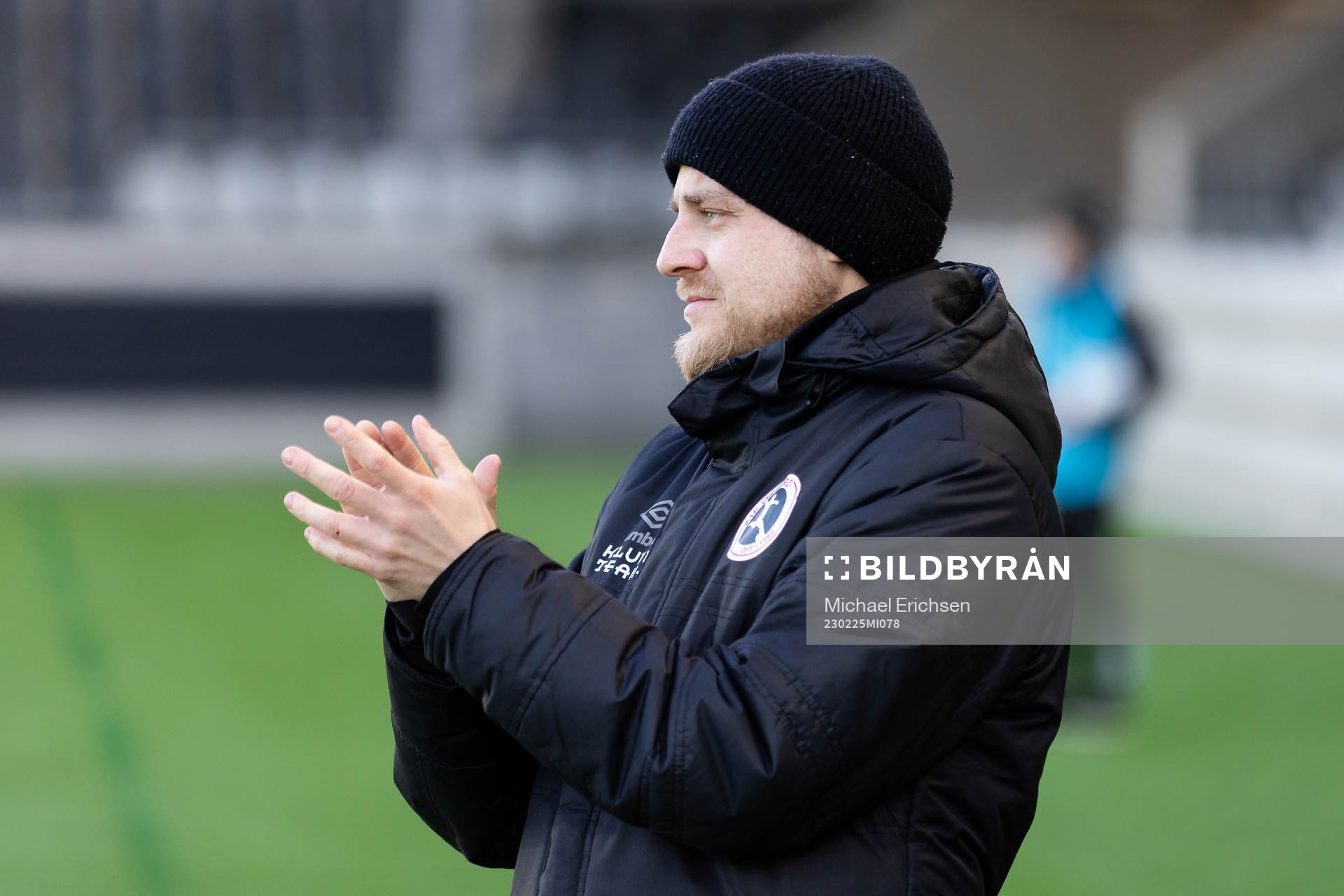 Örebros tränare Rickard Johansson innan fotbollsmatchen i