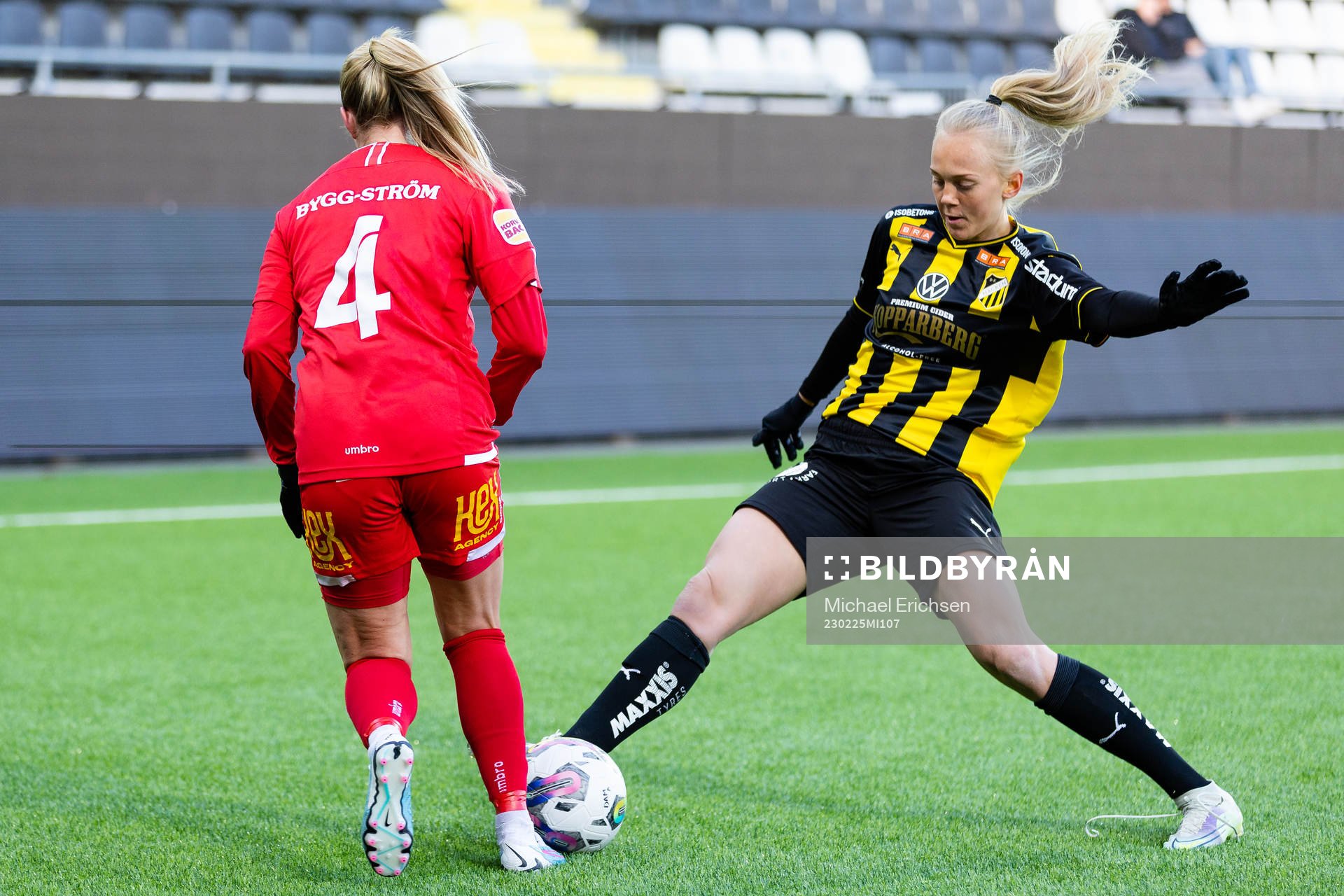 Örebros Regan Steigleder och Häckens Molly Johansson