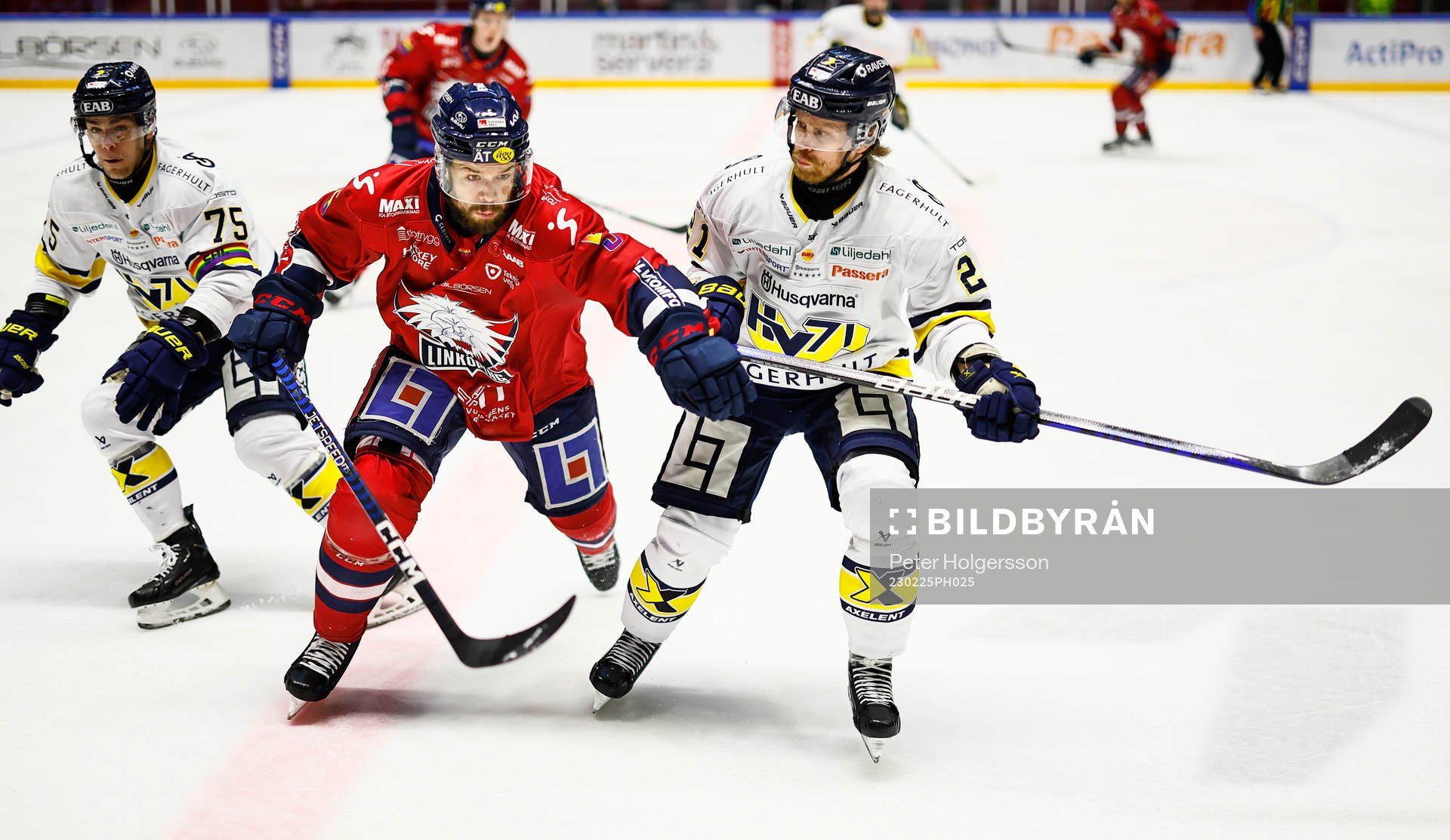 Linköpings Oscar Fantenberg och HV71s Mattias Tedenby