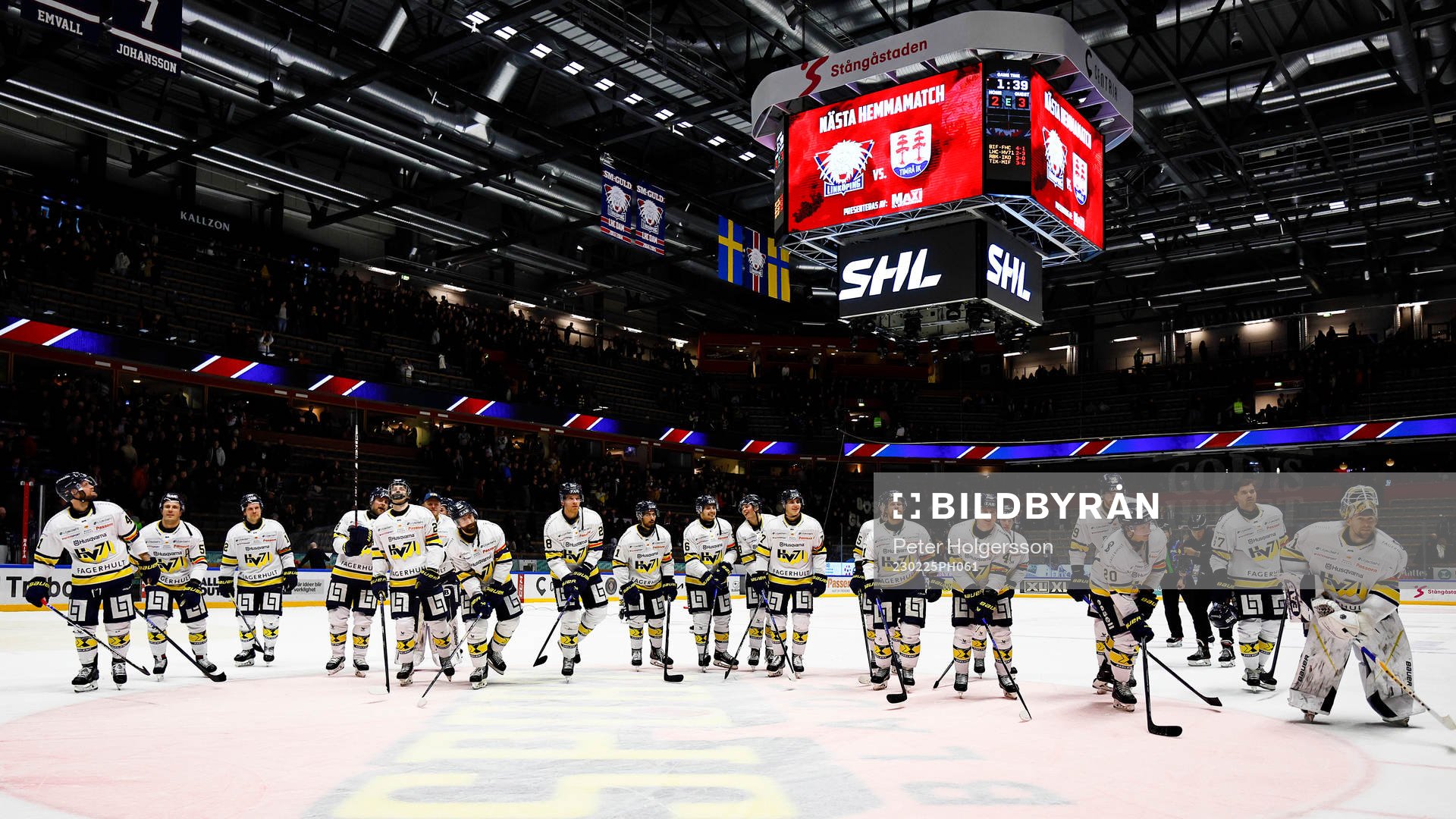HV71s spelare jublar strax