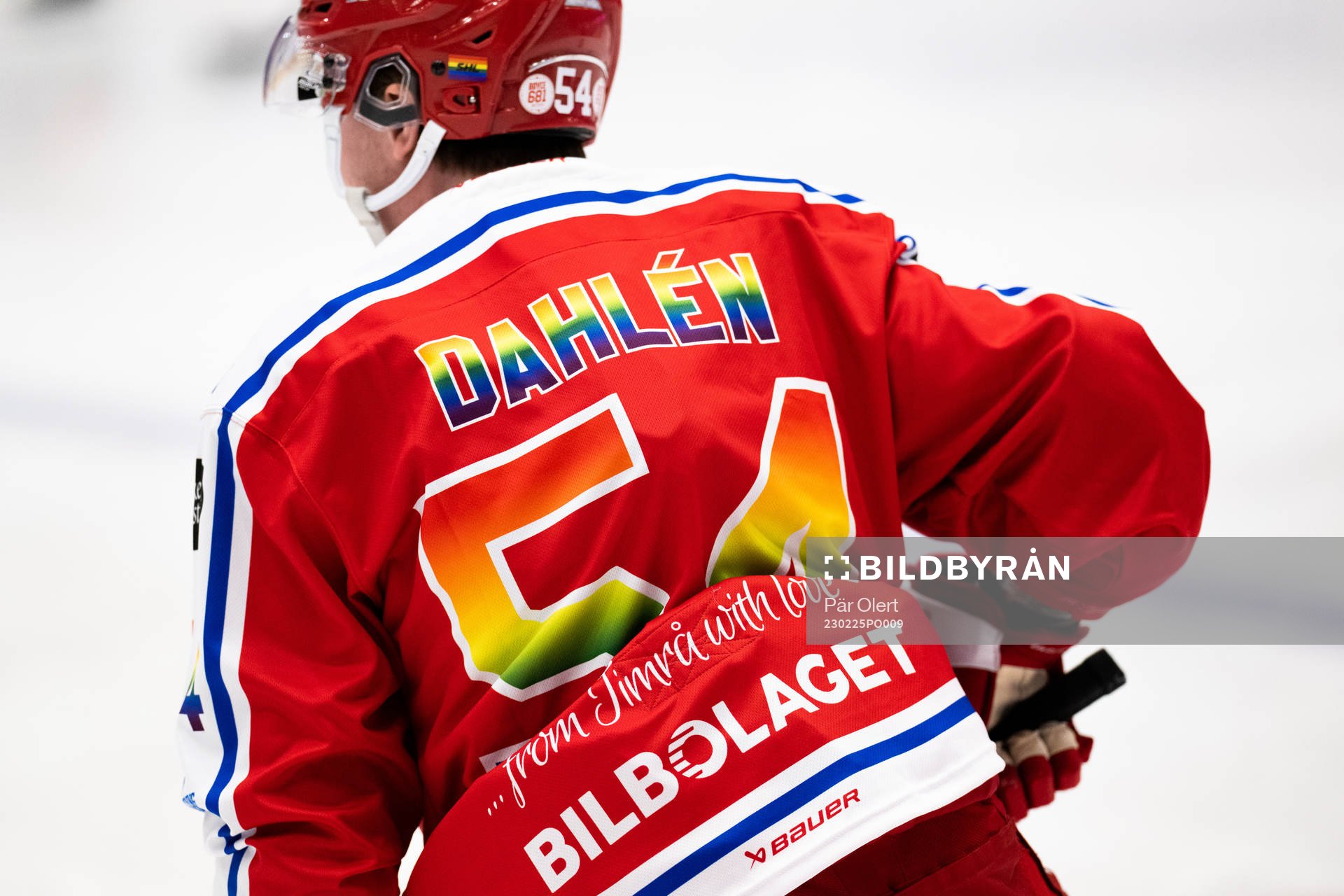 Timrås Jonathan Dahlén med pridefärger på tröjan
