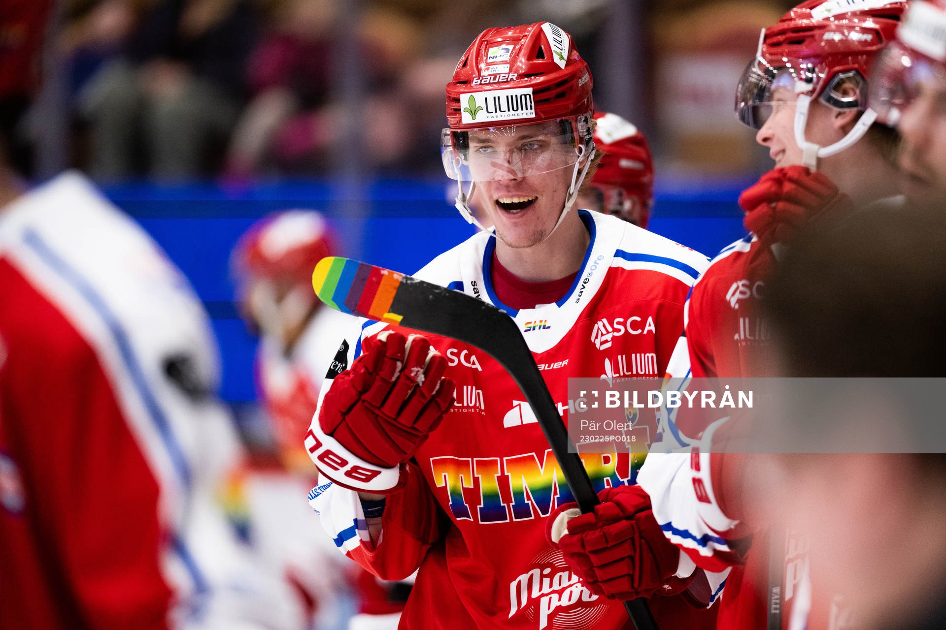 Timrås Jakob Stenqvist med pride tejp på klubban