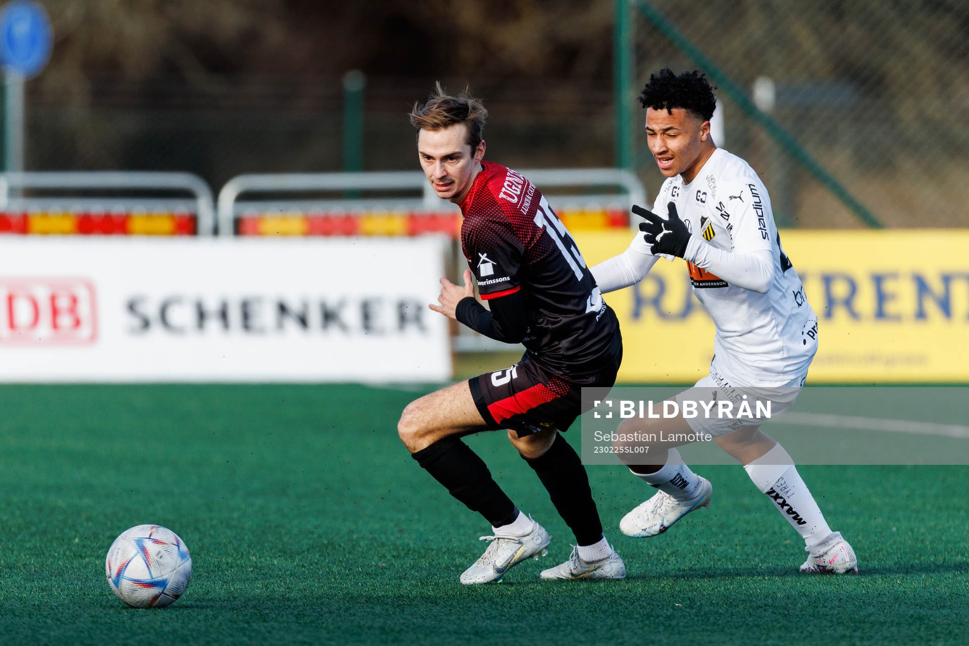Trollhättans Emilio Reljanovic och Häckens Momodou Lamin