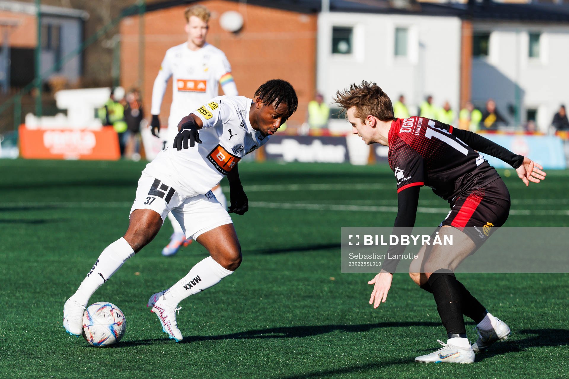 Häckens Ibrahim Sadiq och Trollhättans Emilio Reljanovic