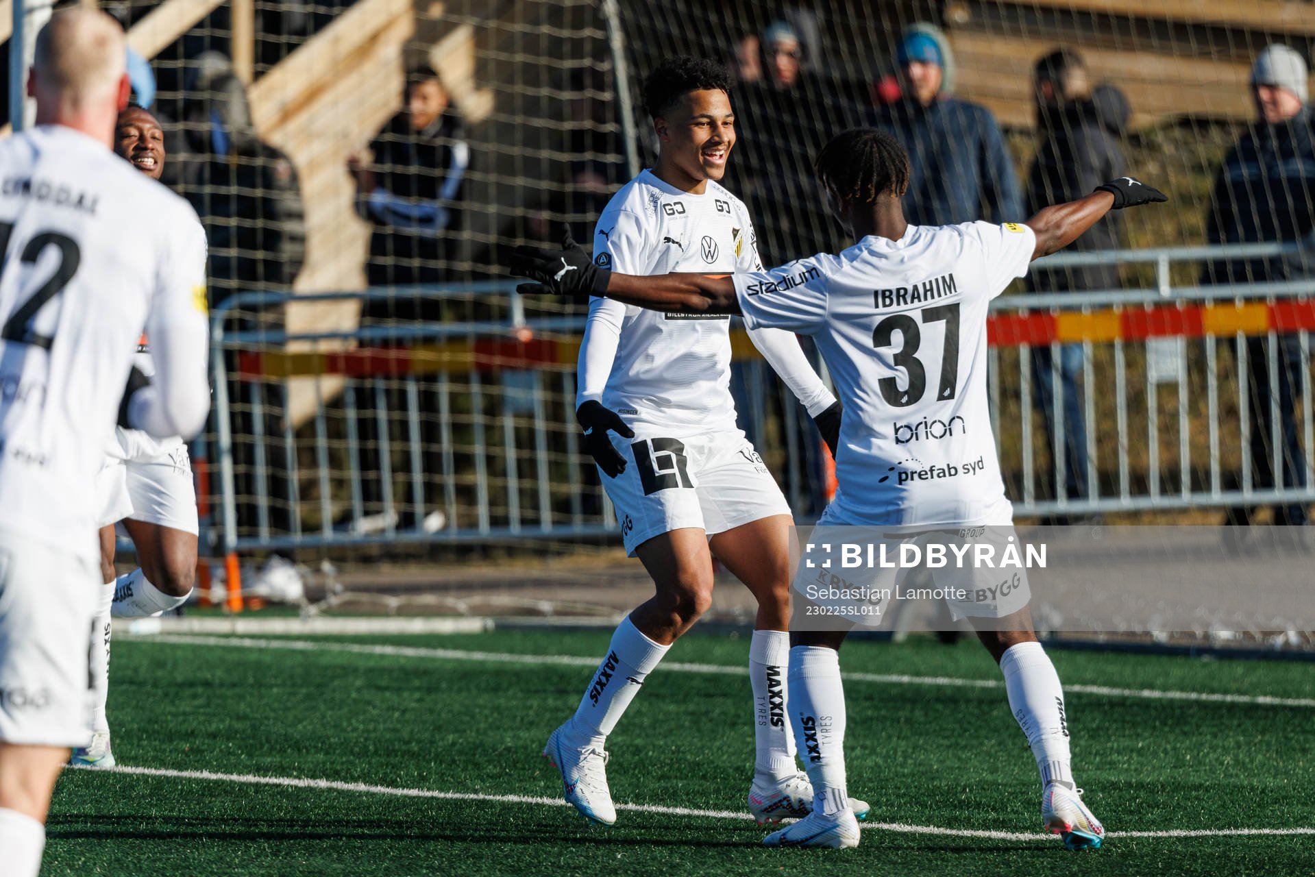 Häckens Momodou Lamin Sonko jublar