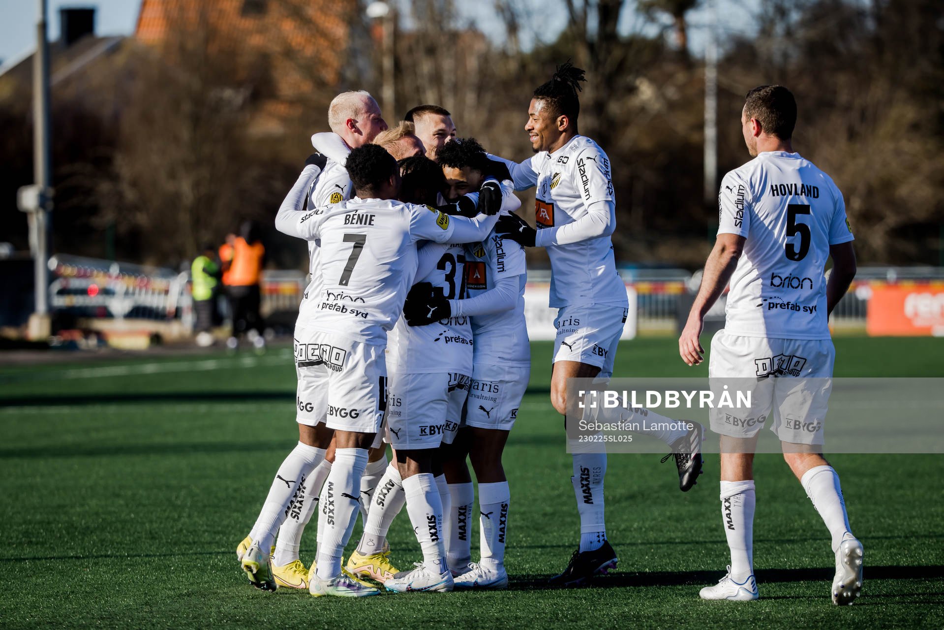 Häckens Mikkel Rygaard Jensen har gjort 0-3 och jublar