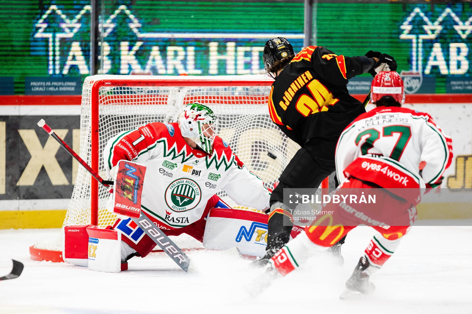 Brynäs Hannes Björninen gör 1-0 bakom Frölundas
