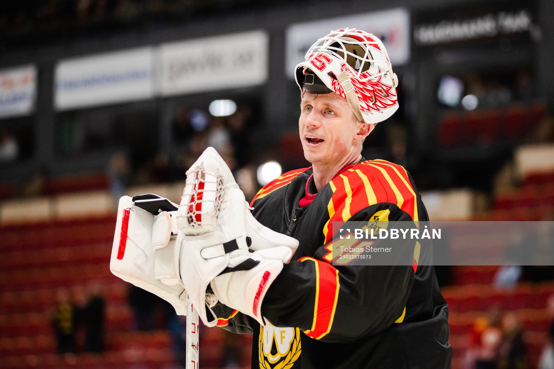 Brynäs målvakt Jussi Olkinuora jublar