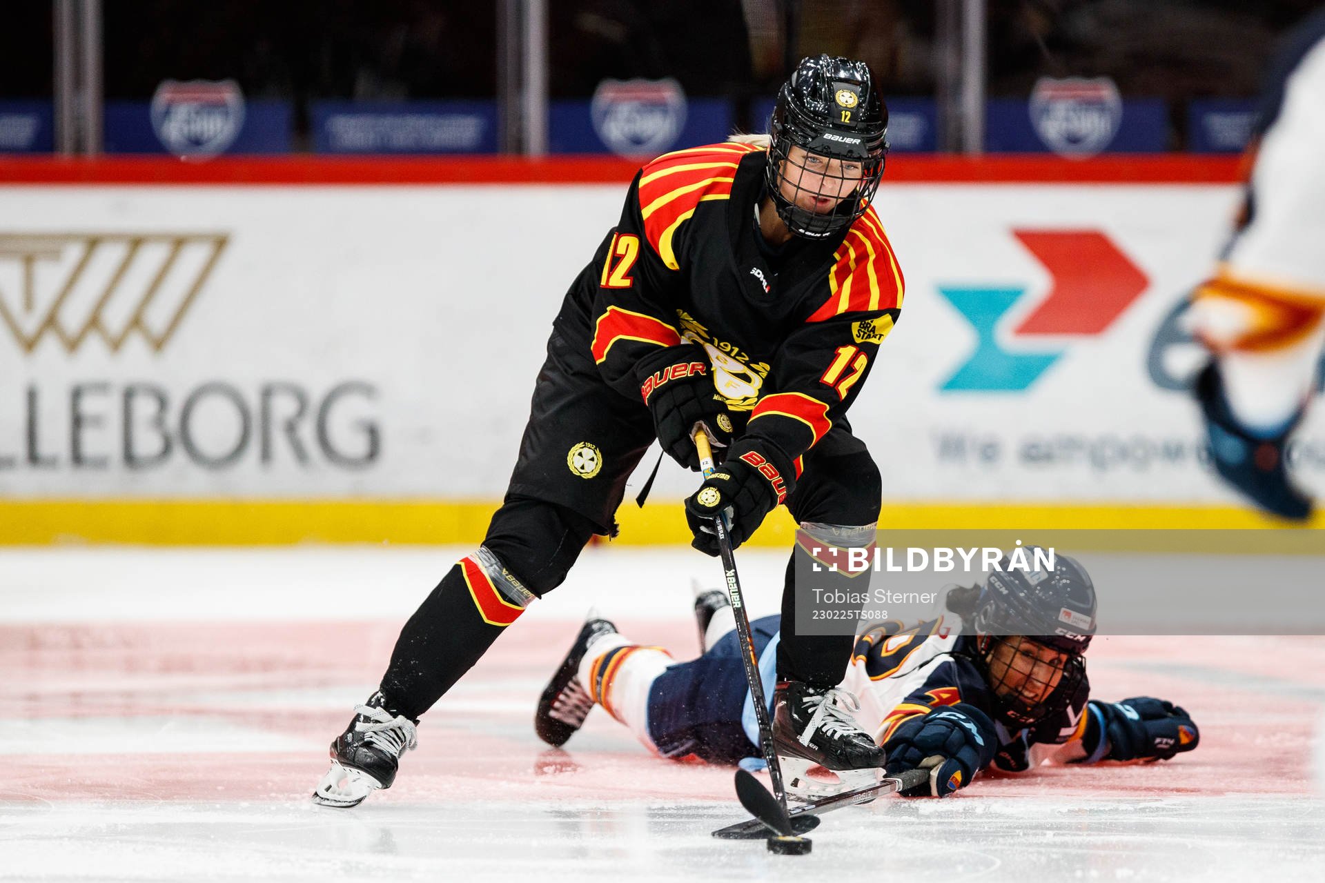 Brynäs Mina Waxin och Djurgårdens Fanny Rask
