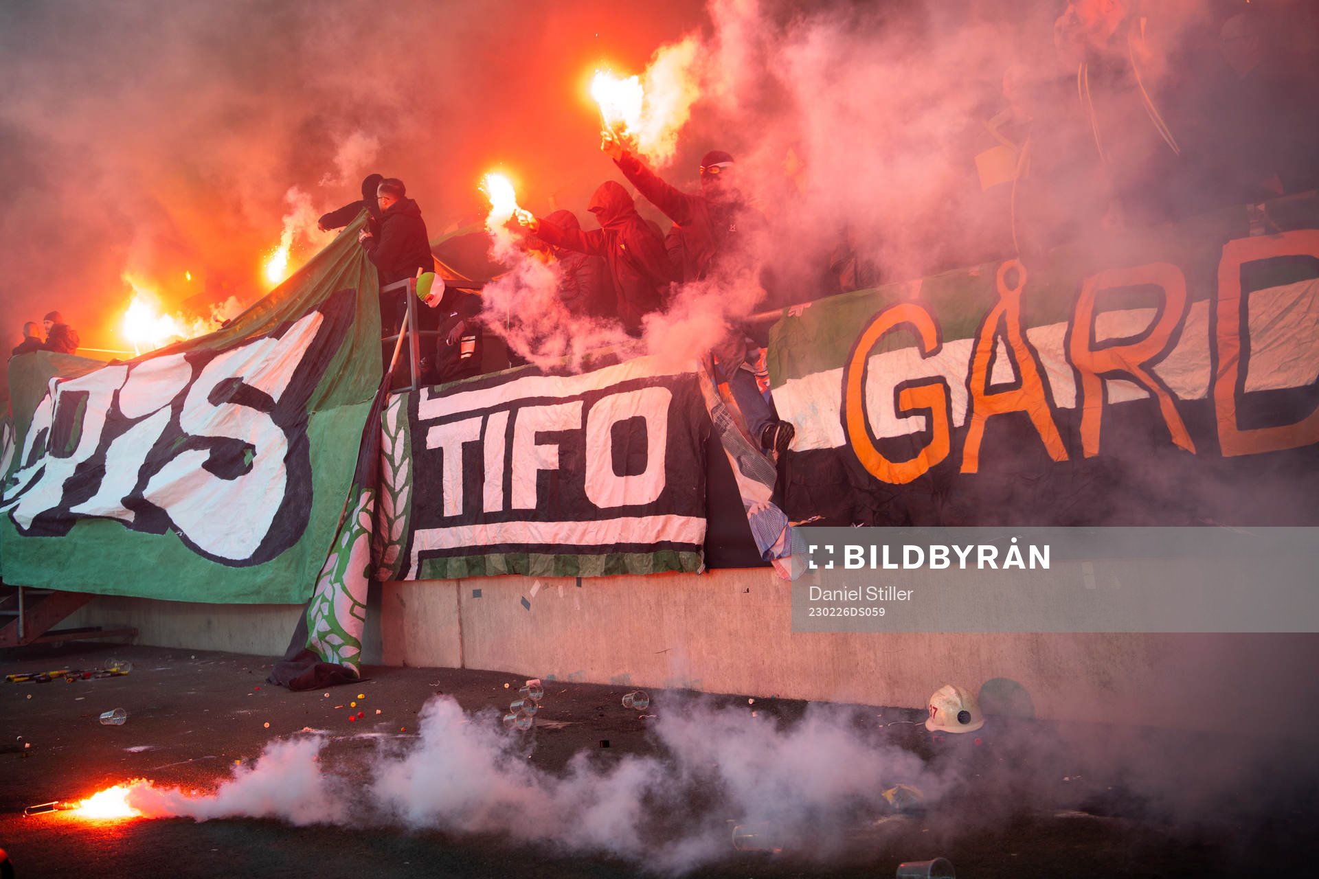Bengaler och tifo vid Gais-klacken