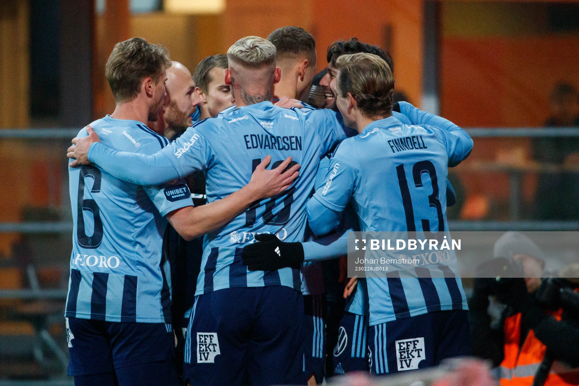 Djurgårdens Gustav Wikheim jublar med lagkamrater