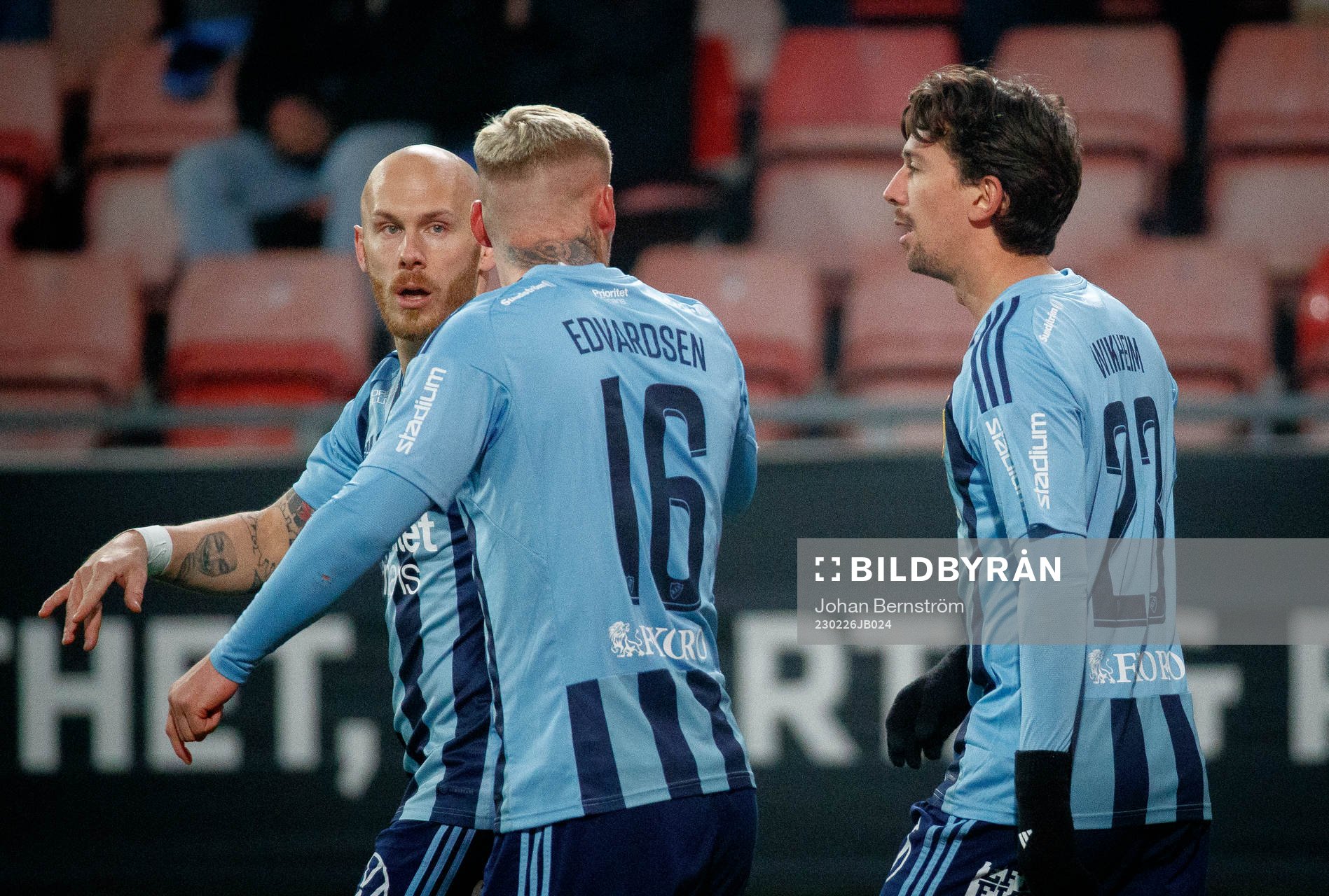 Djurgårdens Gustav Wikheim jublar med Magnus Eriksson och