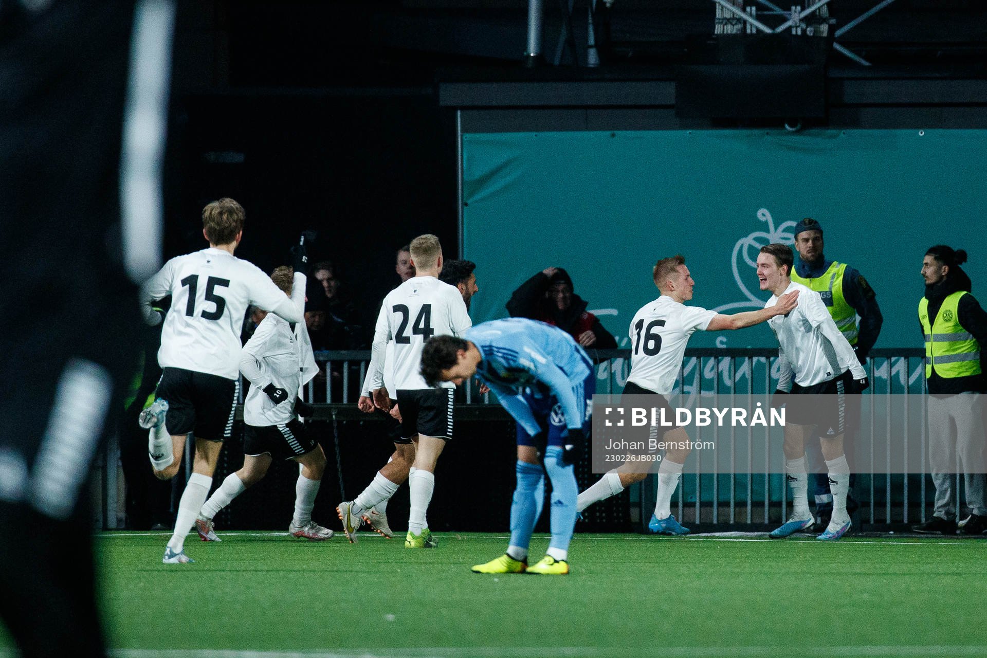 Örebros Noel Milleskog jublar med lagkamrater