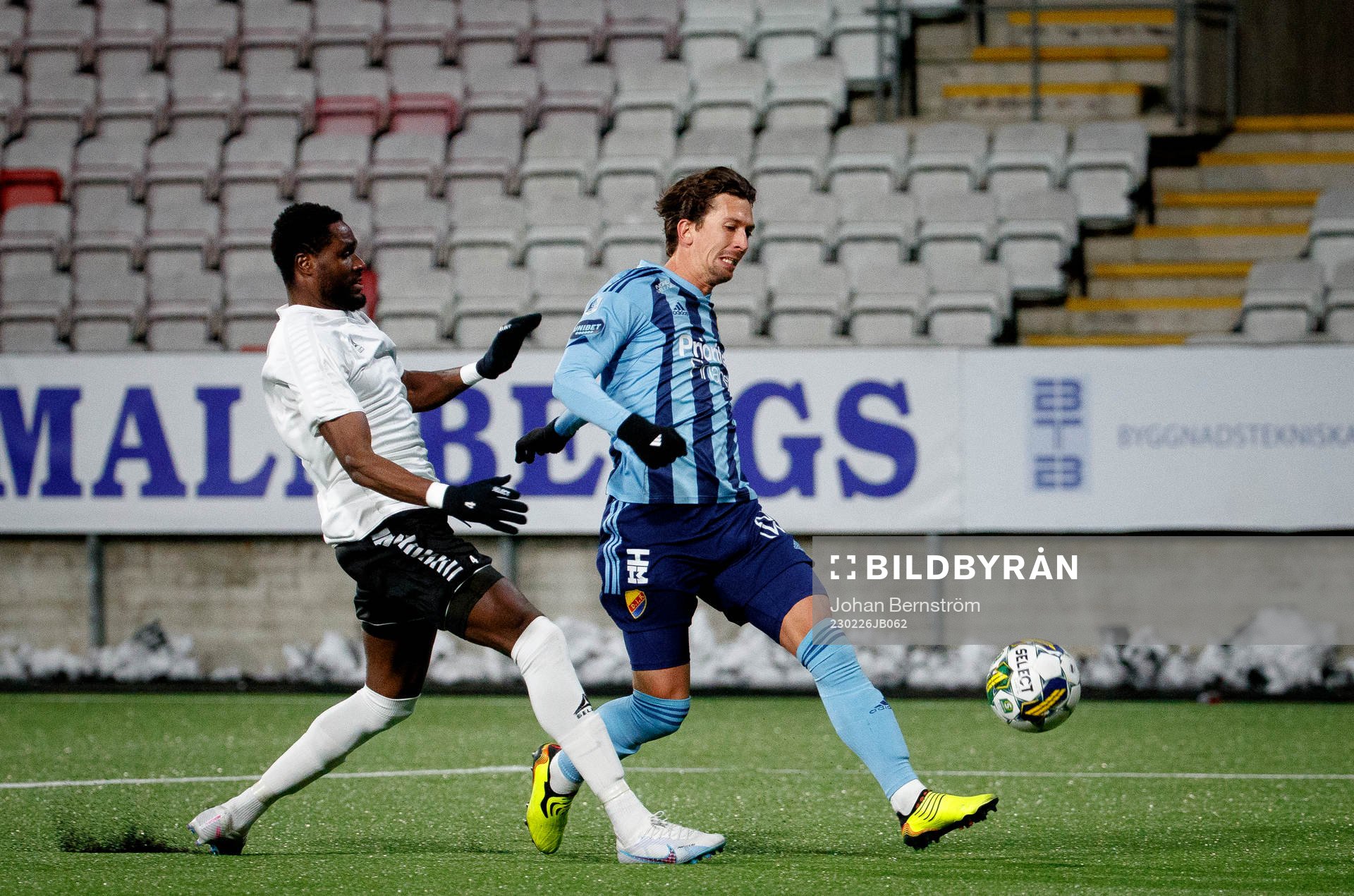 Örebros Nasiru Moro och Djurgårdens Gustav Wikheim