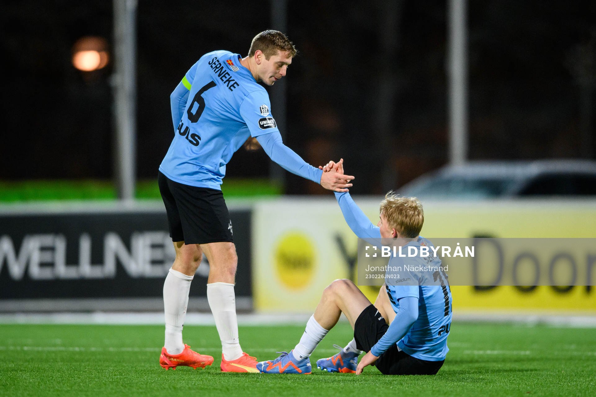 Landskronas Philip Andersson och Melker Widell efter fotbollsmatchen i Svenska Cupen mellan Brommapojkarna och Landskrona den 26 februari 2023 i Stockholm. 