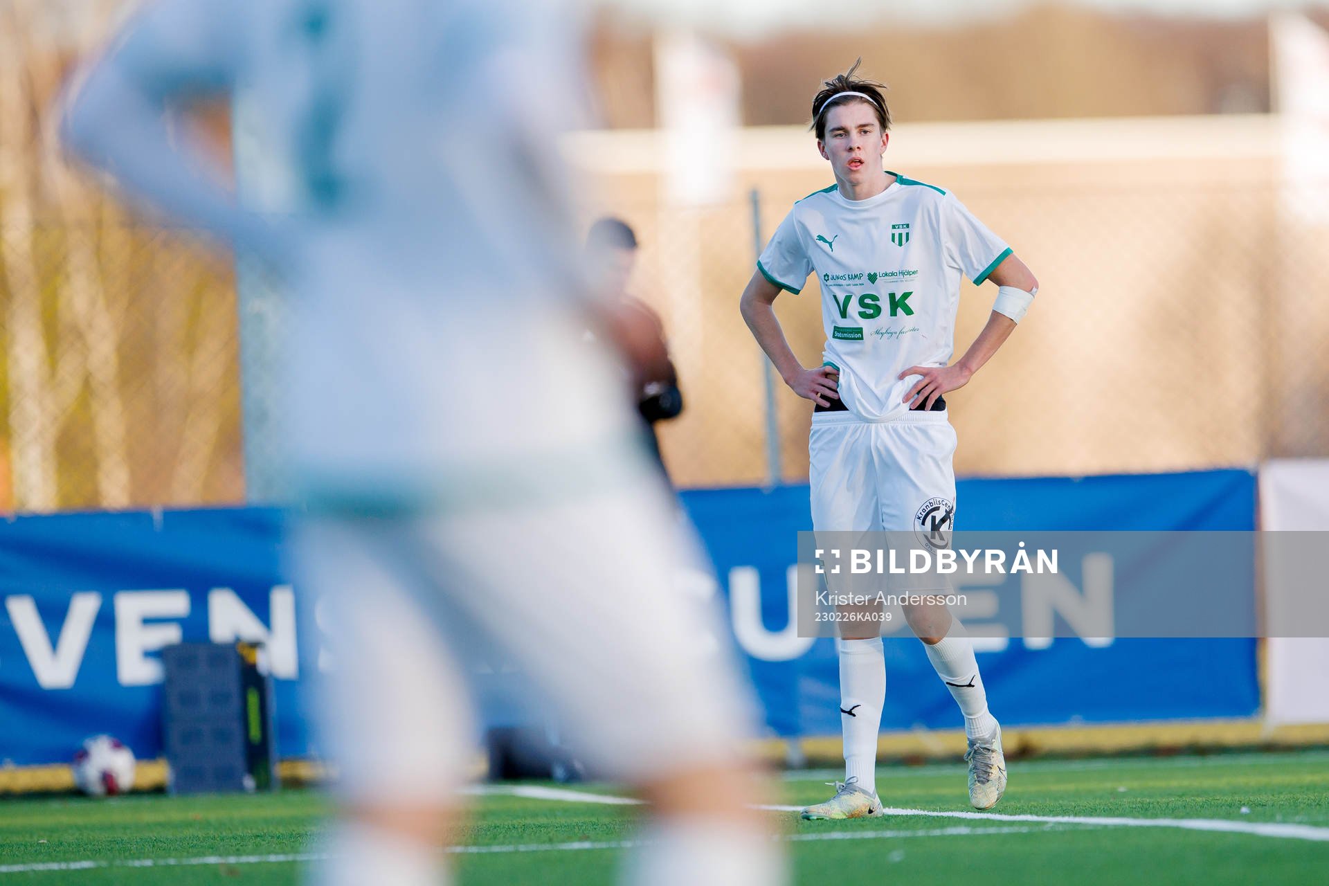 Västerås SKs Max Larsson under fotbollsmatchen i Svenska Cupen mellan Varberg och Västerås SK den 26 februari 2023 i Varberg. 