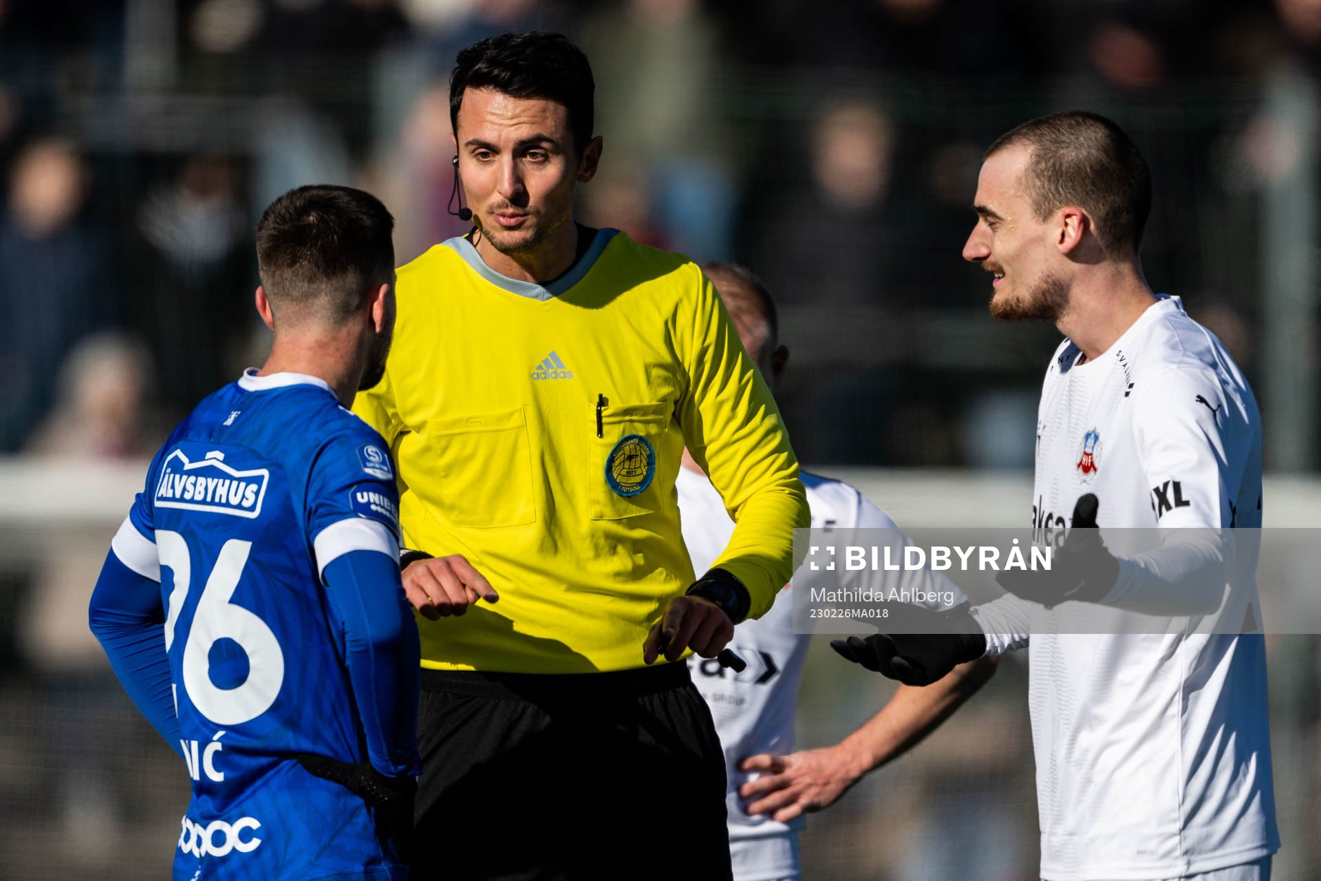 Domare Adi Agnoavic  i samtal med Haris Brkic och