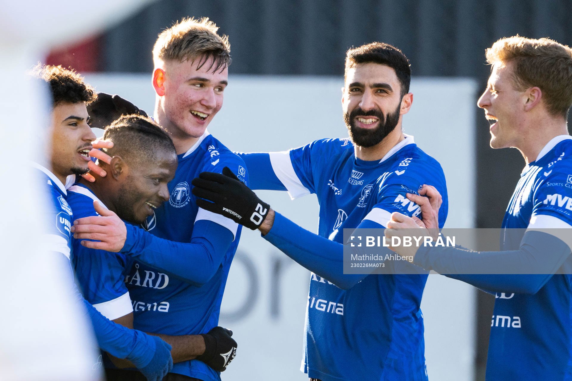 Trelleborgs Henry Offia jublar med lagkamrater
