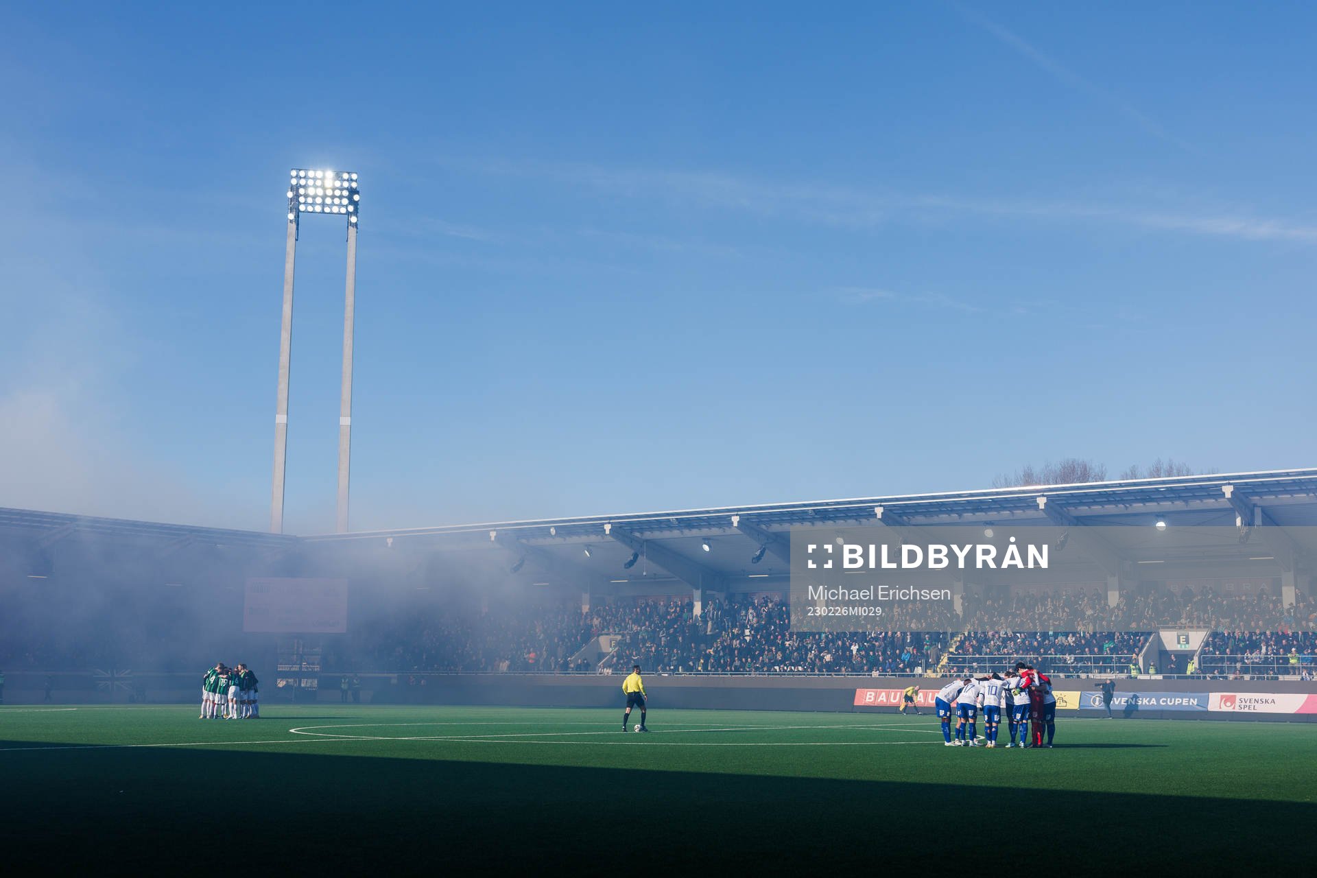 GAIS och IFK Göteborgs spelare samlas
