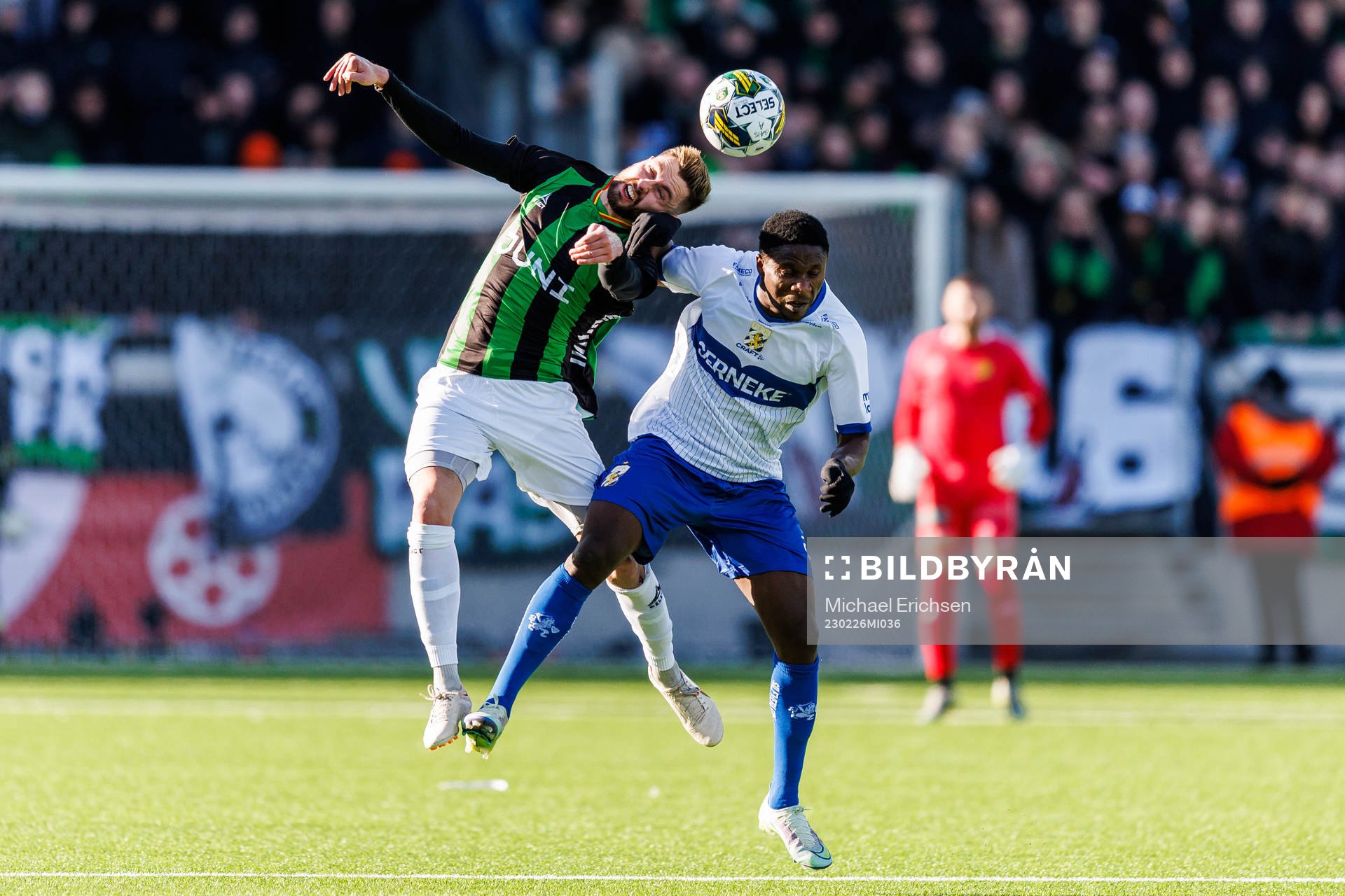 GAISs Axel Noren och IFK Göteborgs Suleiman Abdullahi under fotbollsmatchen i Svenska Cupen mellan GAIS och IFK Göteborg den 26 februari 2023 i Göteborg.