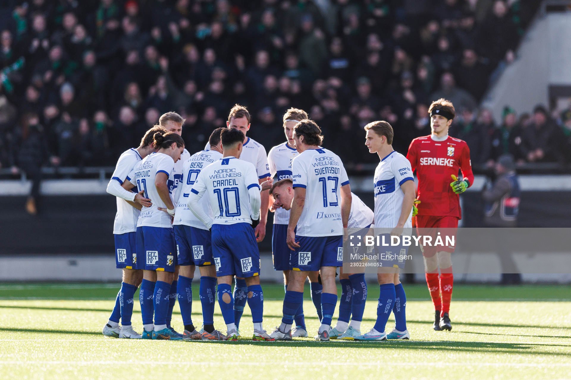 IFK Göteborgs spelare samlas i en ring efter 2-1 under fotbollsmatchen i Svenska Cupen mellan GAIS och IFK Göteborg den 26 februari 2023 i Göteborg.