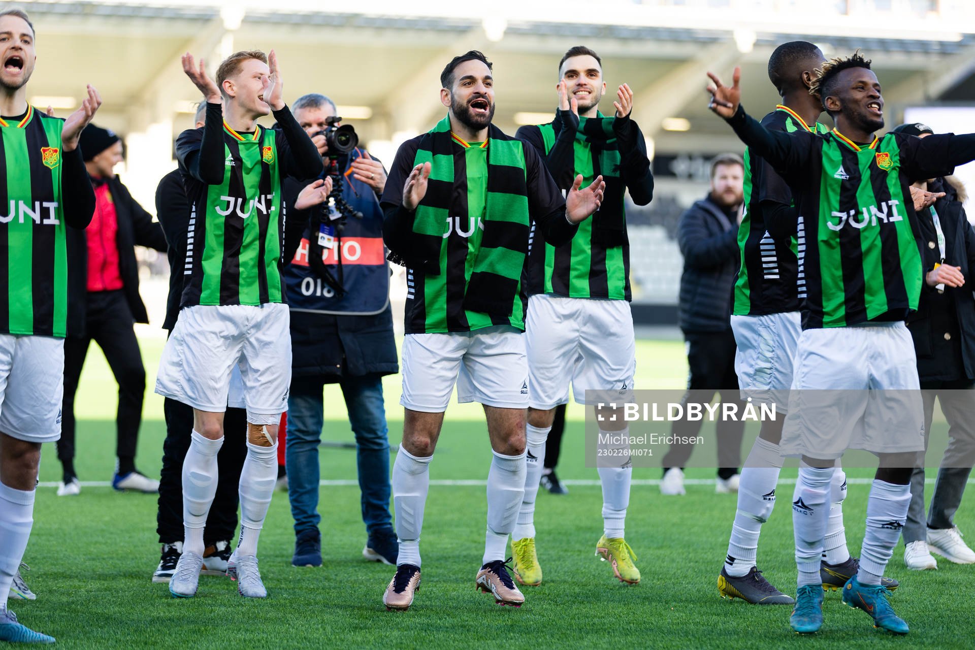 GAIS Julius Lindberg och Mervan Celik jublar framför
