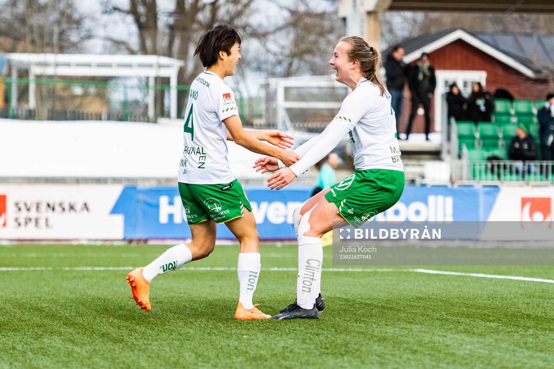 Hammarbys Maika Hamano och Sara Kanutte Fornes jublar