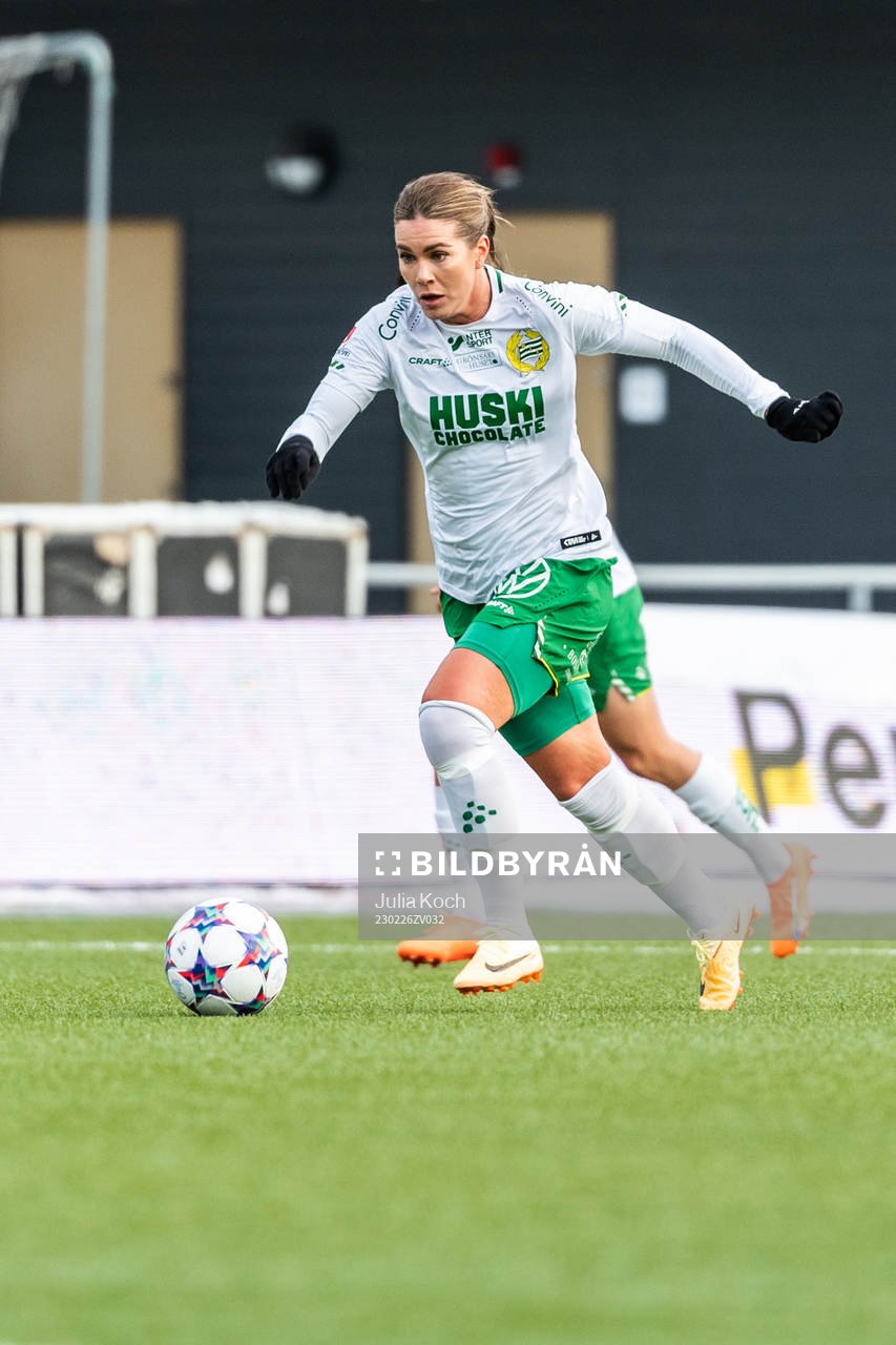 Hammarbys Hanna Folkesson under fotbollsmatchen i Svenska Cupen mellan Hammarby och Brommapojkarna den 26 februari 2023 i Stockholm. 