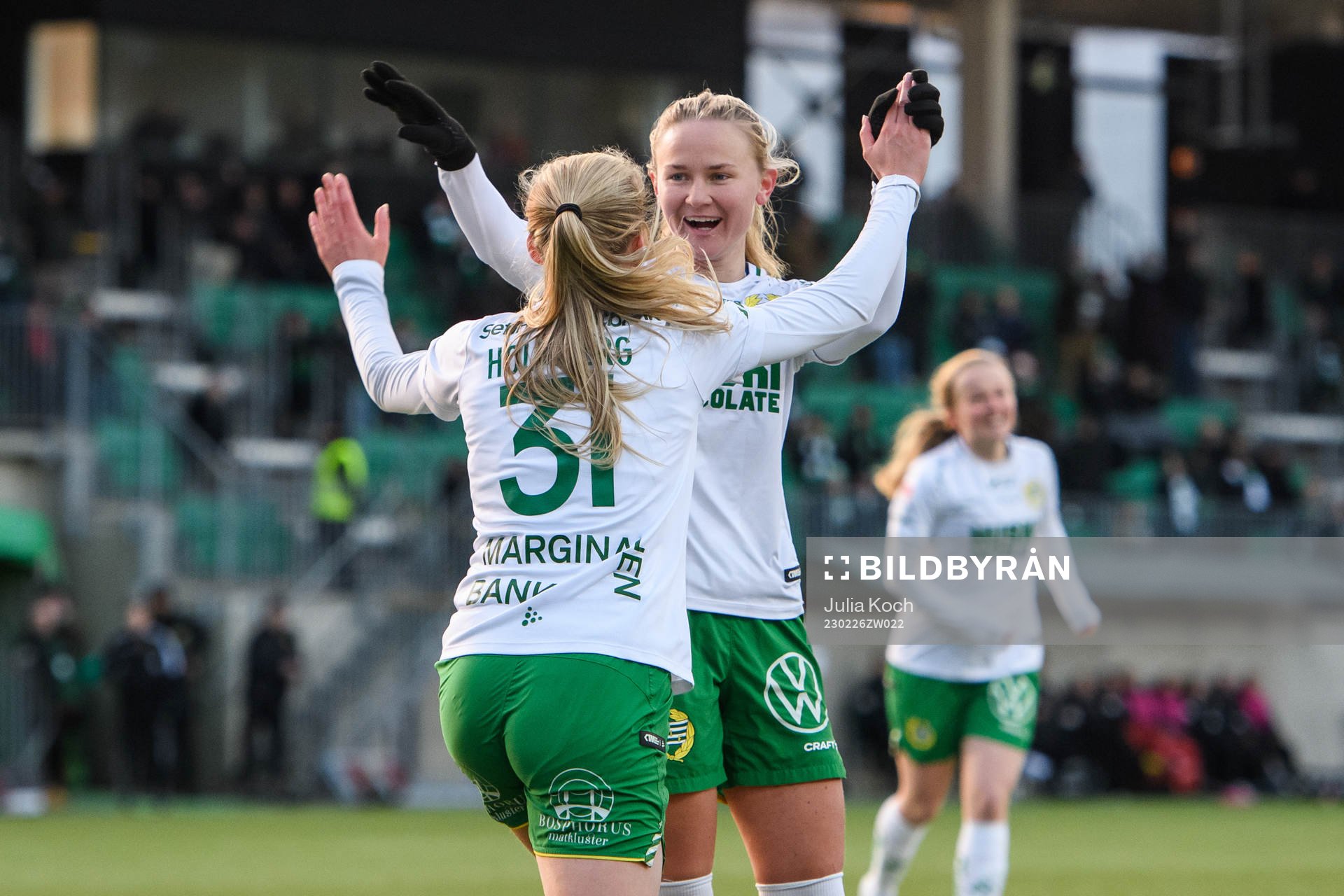 Hammarbys Matilda Vinberg jublar med Smilla Holmberg