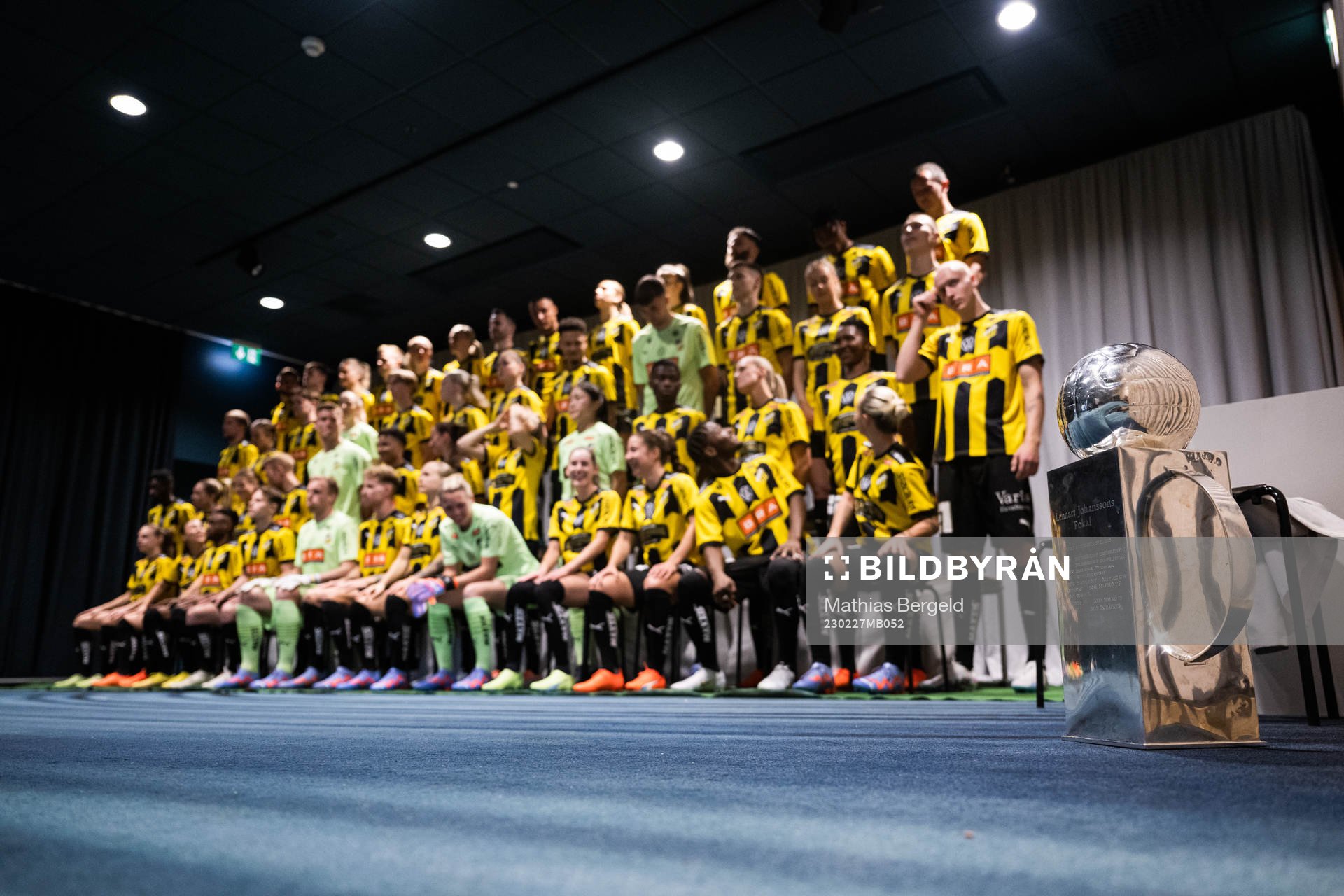 Lennart Johanssons pokal när dam- och herrlaget