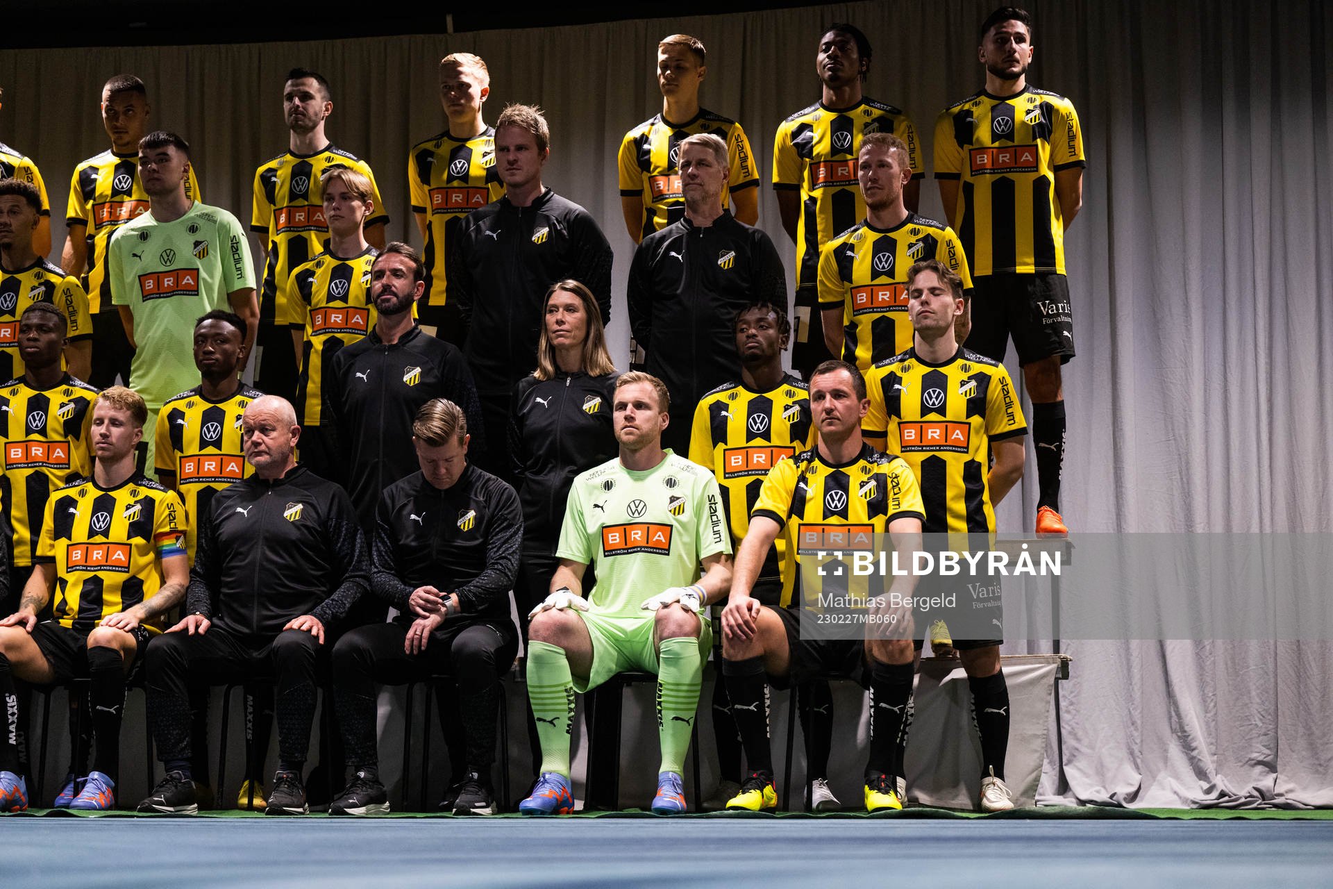 Målvakt Peter Abrahamsson och Even Hovland väntar på att