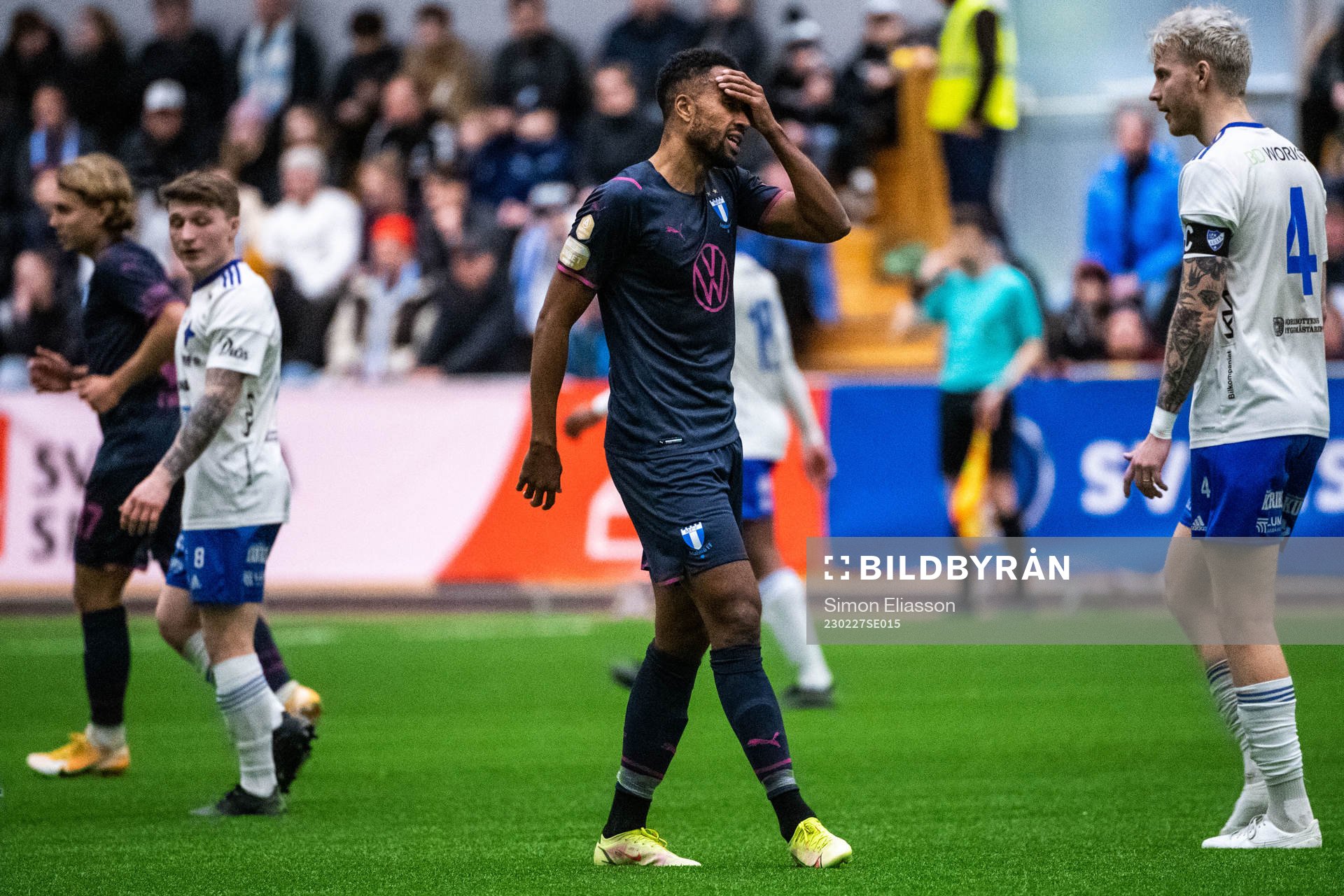 Malmö FFs Isaac Kiese Thelin deppar