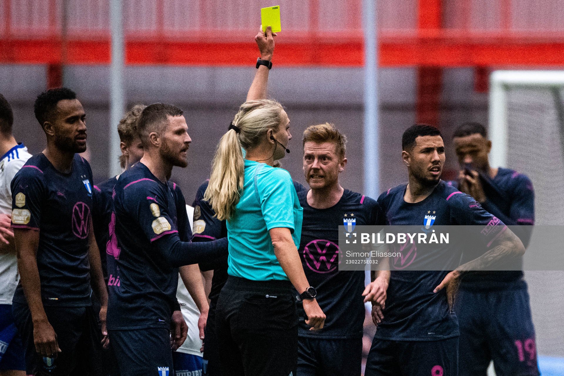 Malmö FFs Anders Christiansen och Sergio Pena reagerar på